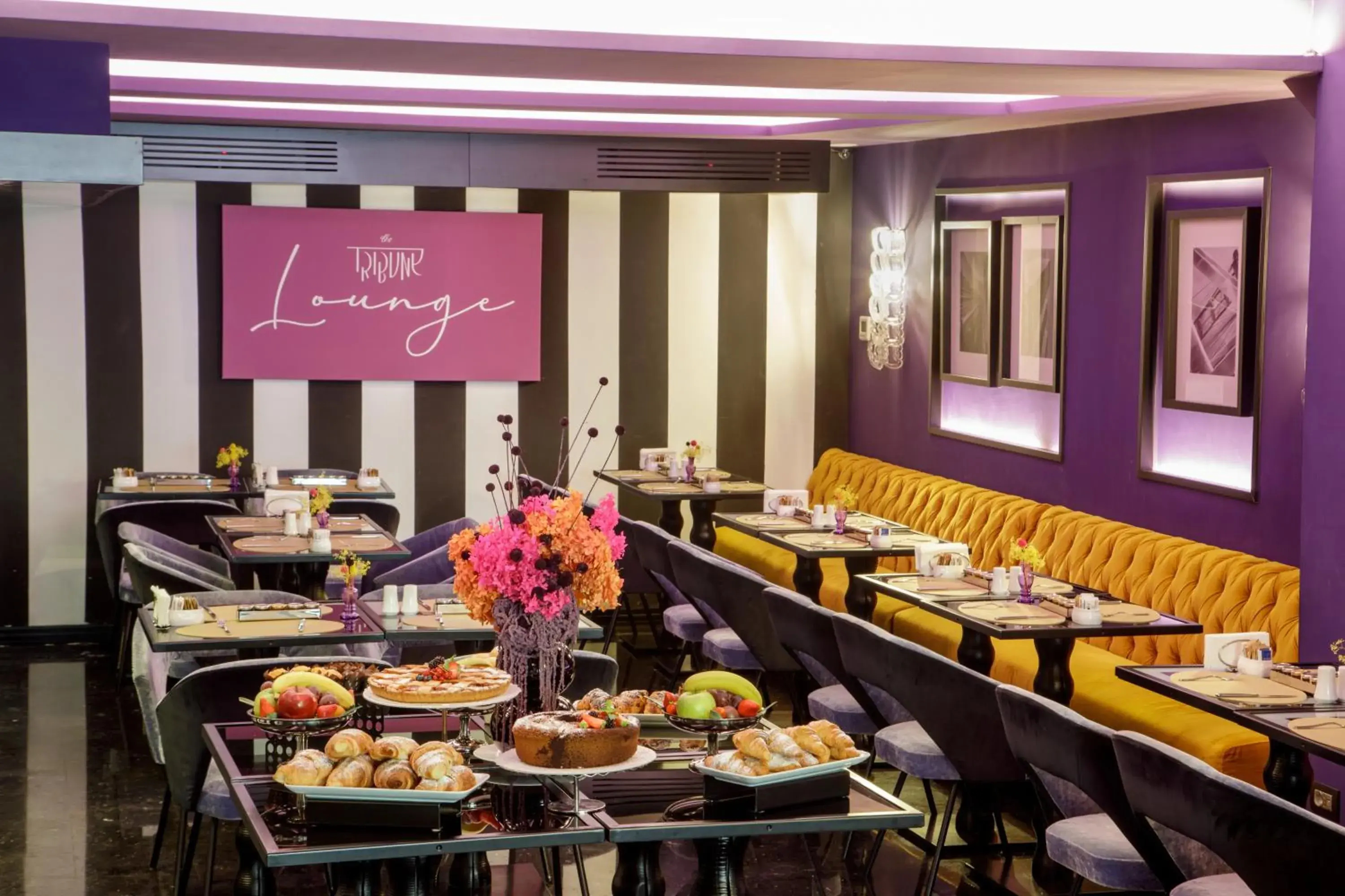 Continental breakfast in The Tribune, part of JdV by Hyatt Continental breakfast in The Tribune, part of JdV by Hyatt