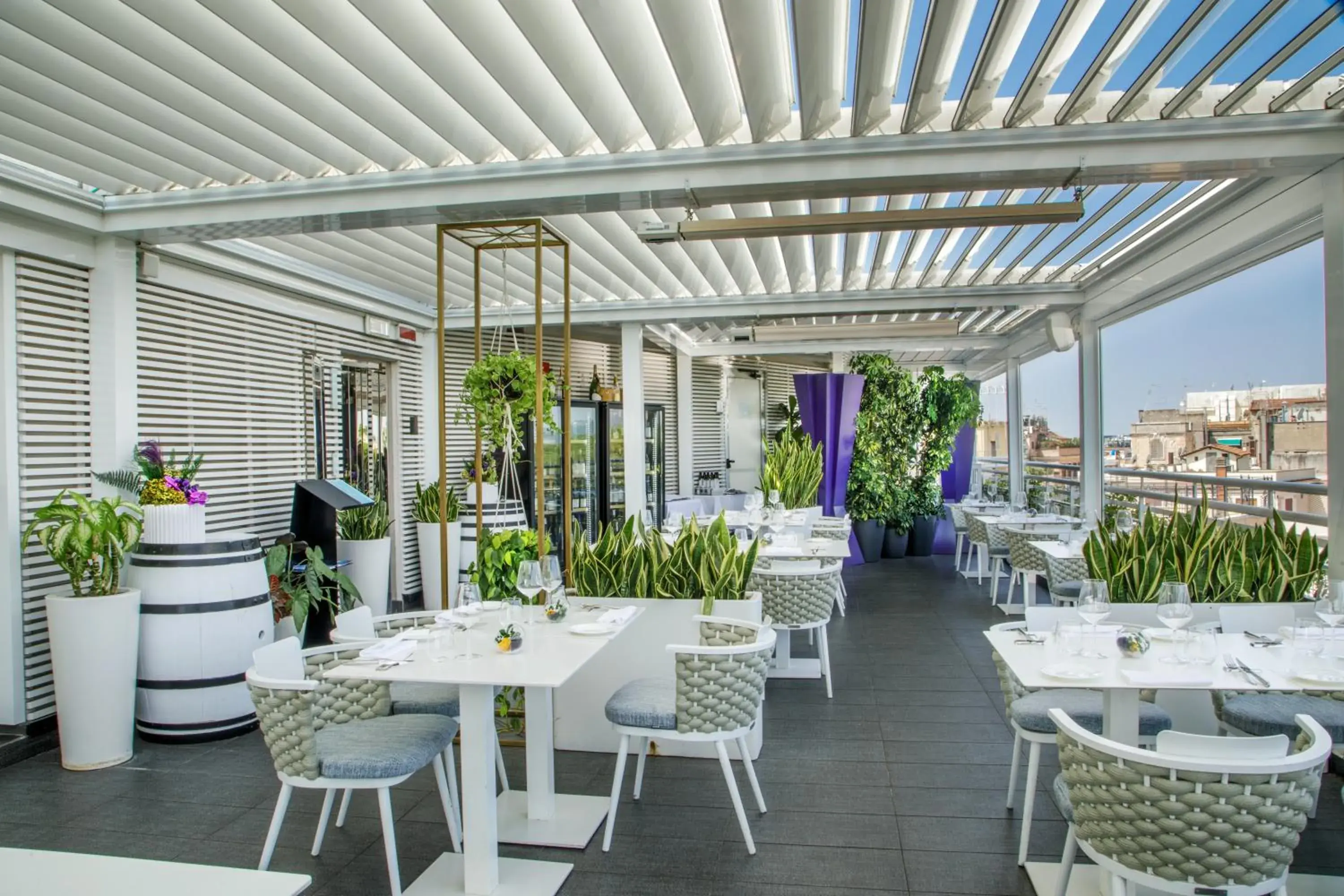 Restaurant/places to eat in The Tribune, part of JdV by Hyatt Restaurant/places to eat in The Tribune, part of JdV by Hyatt