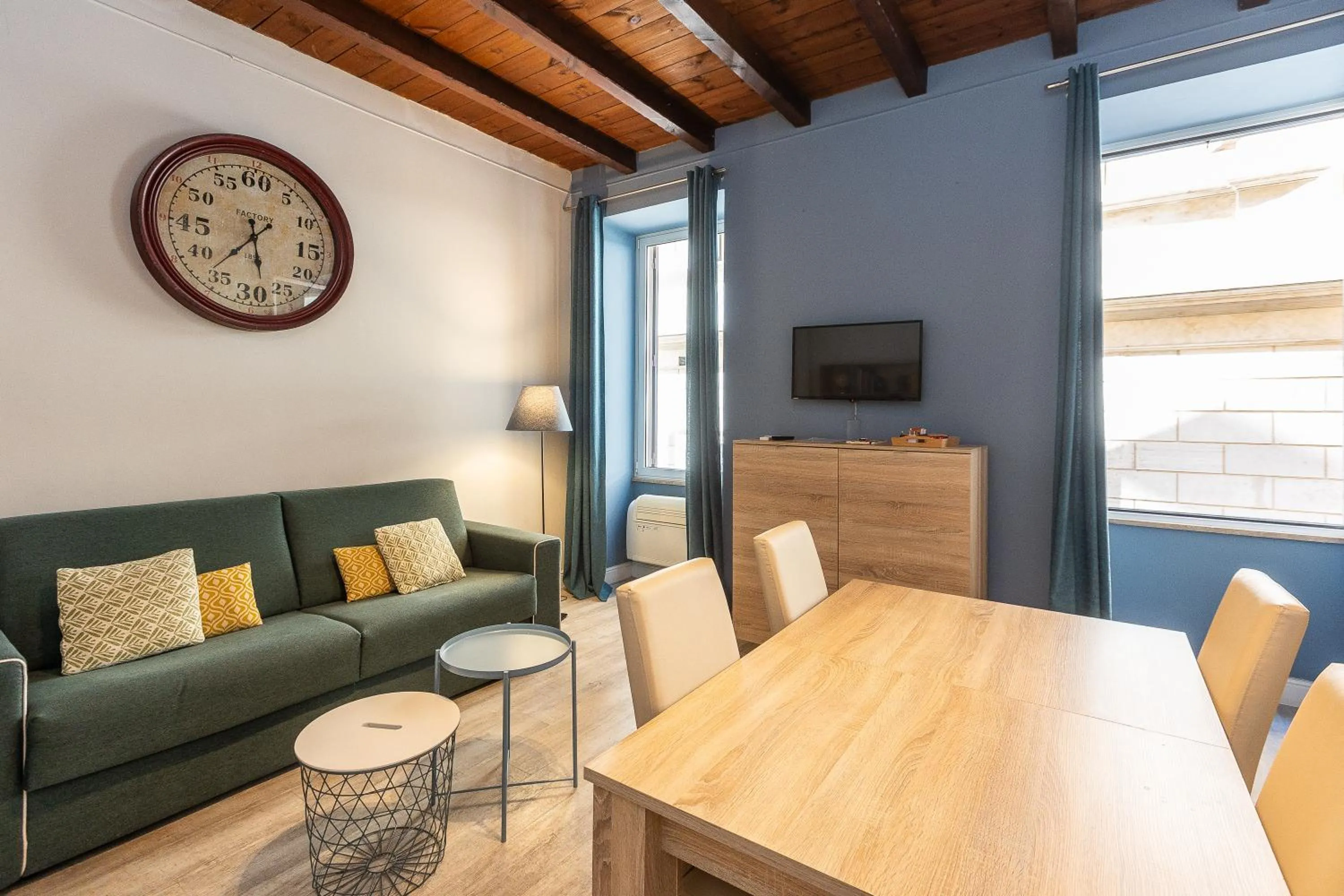 Communal lounge/ TV room in Piazza Navona Lovely Apartment