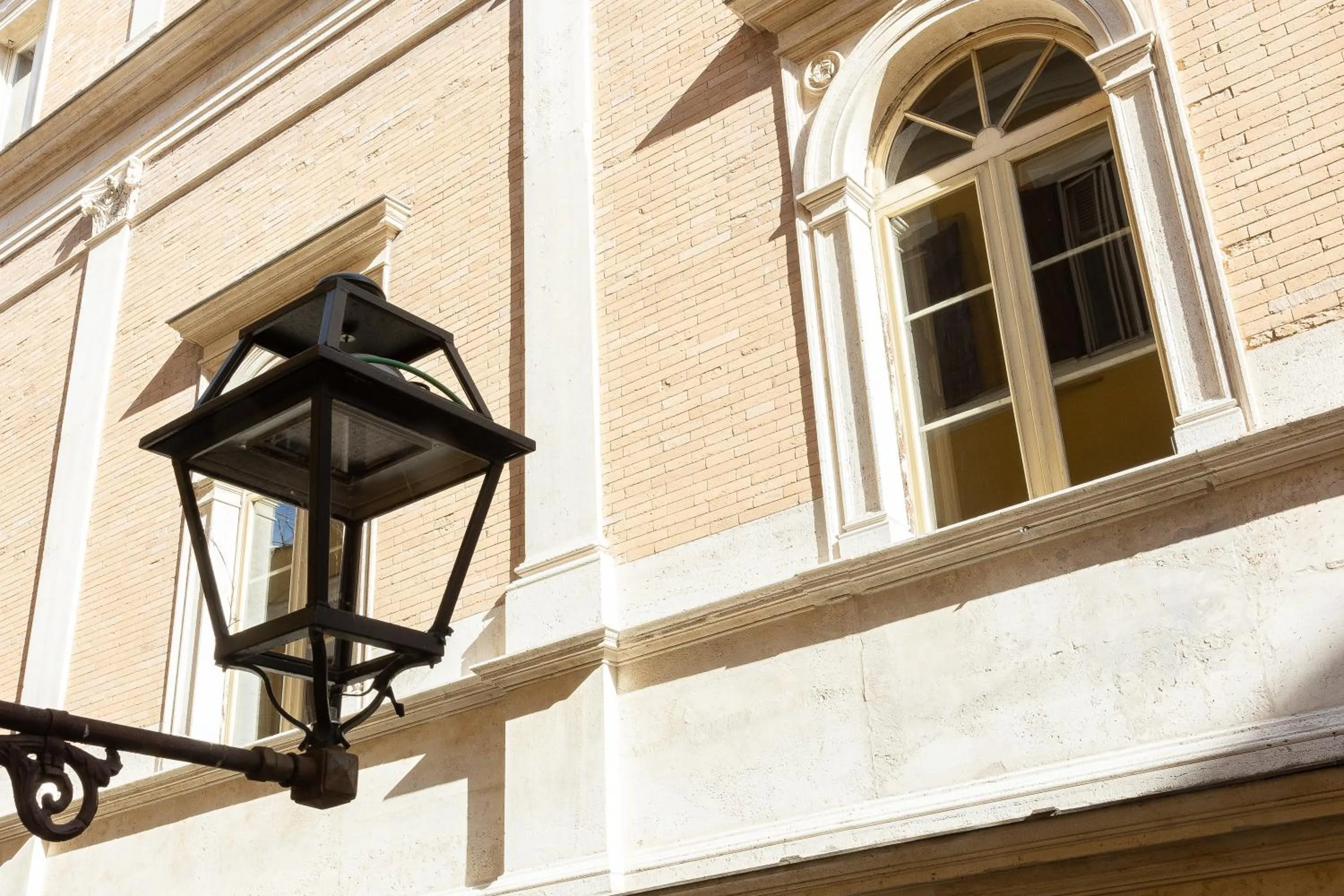Property building in Piazza Navona Lovely Apartment