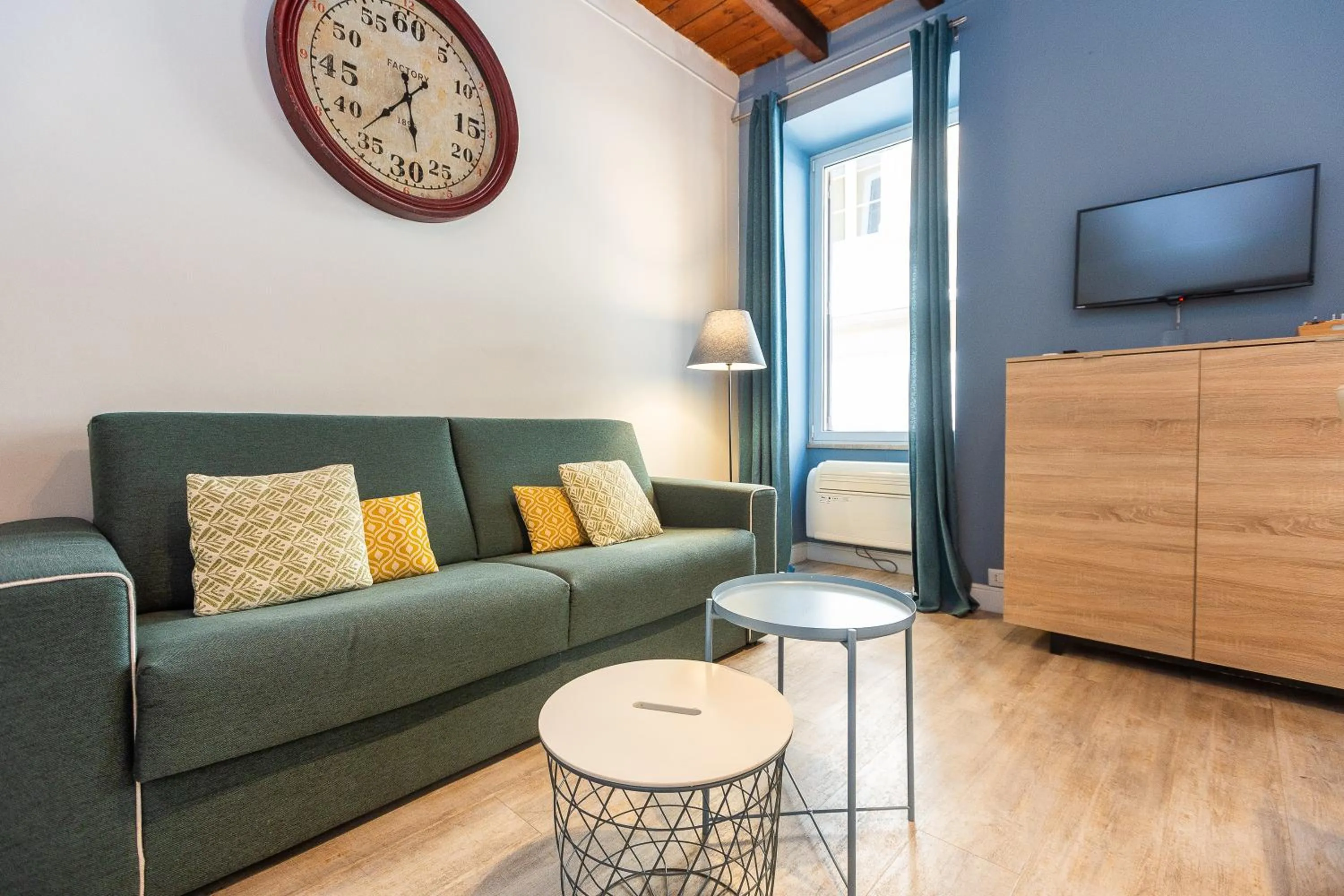 Communal lounge/ TV room in Piazza Navona Lovely Apartment