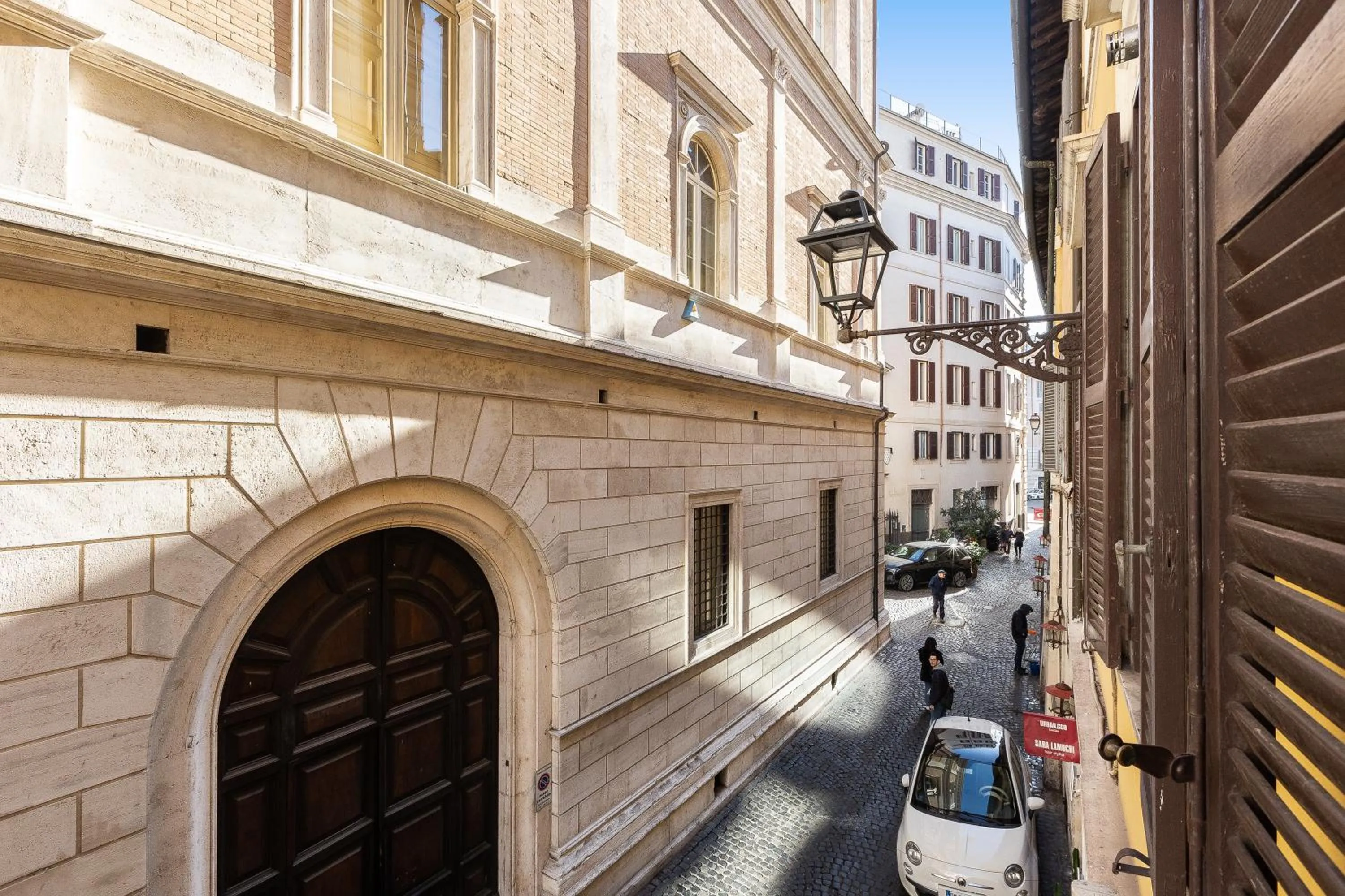 Property building in Piazza Navona Lovely Apartment