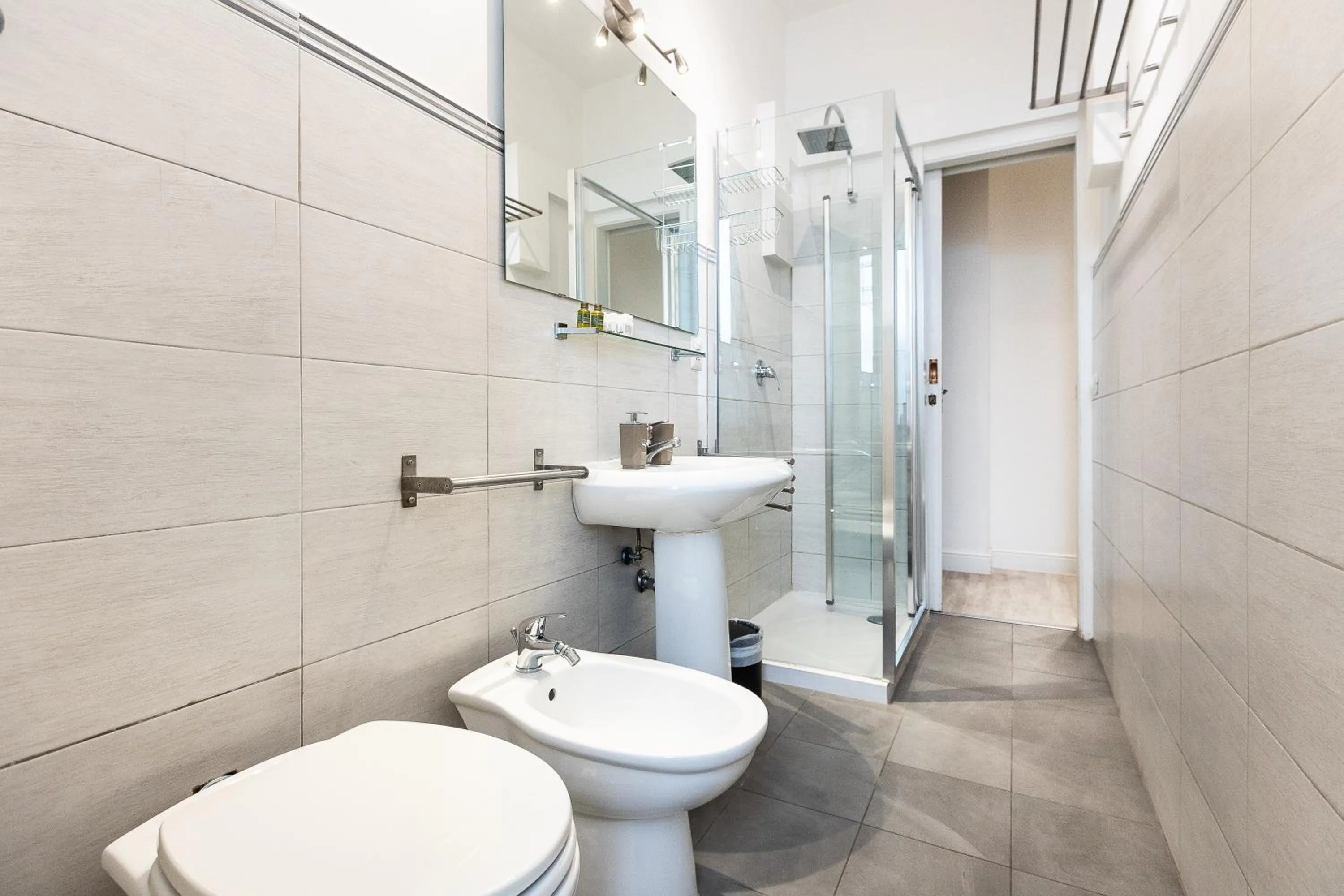 Shower in Piazza Navona Lovely Apartment