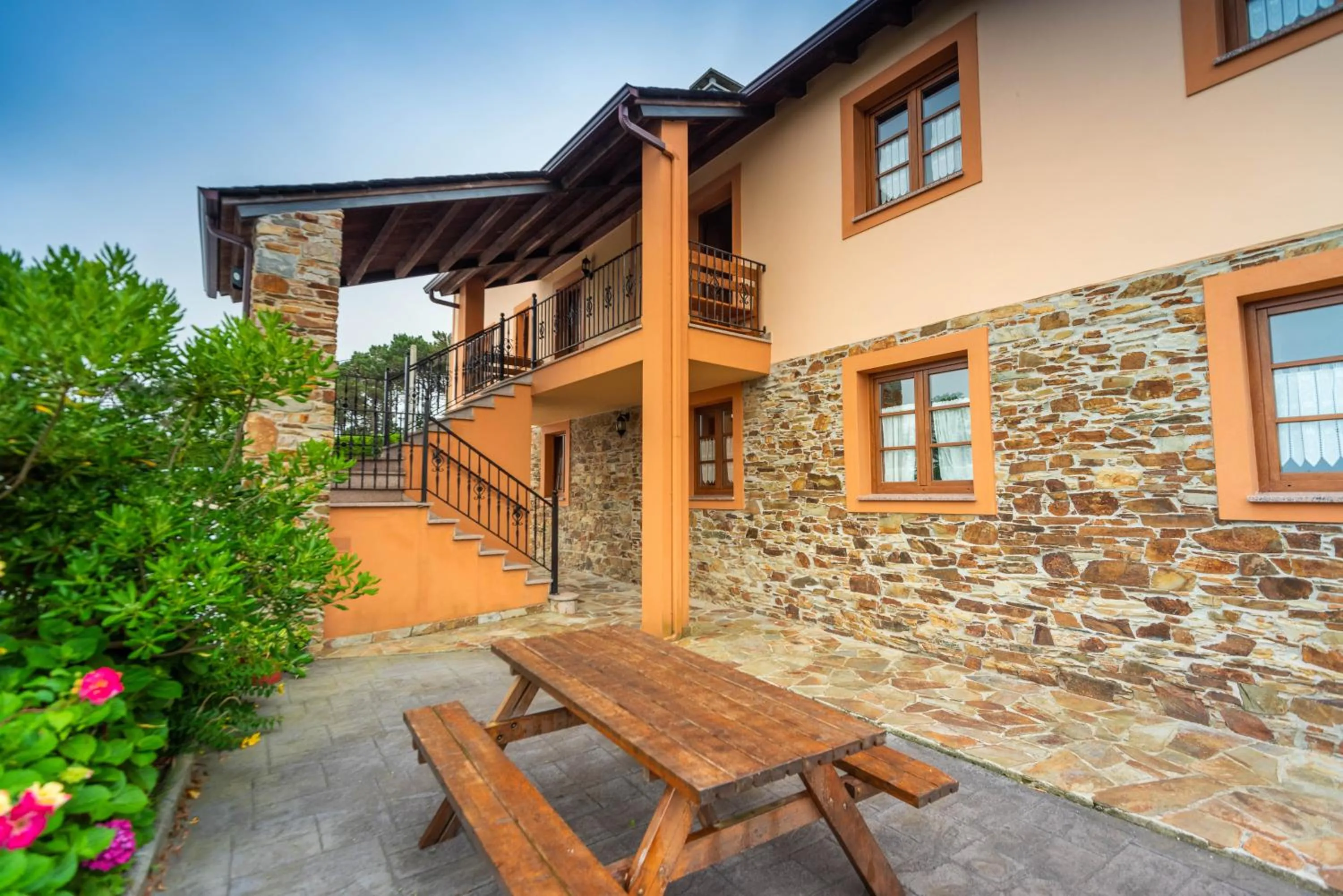 Property building in Apartamentos Navalin