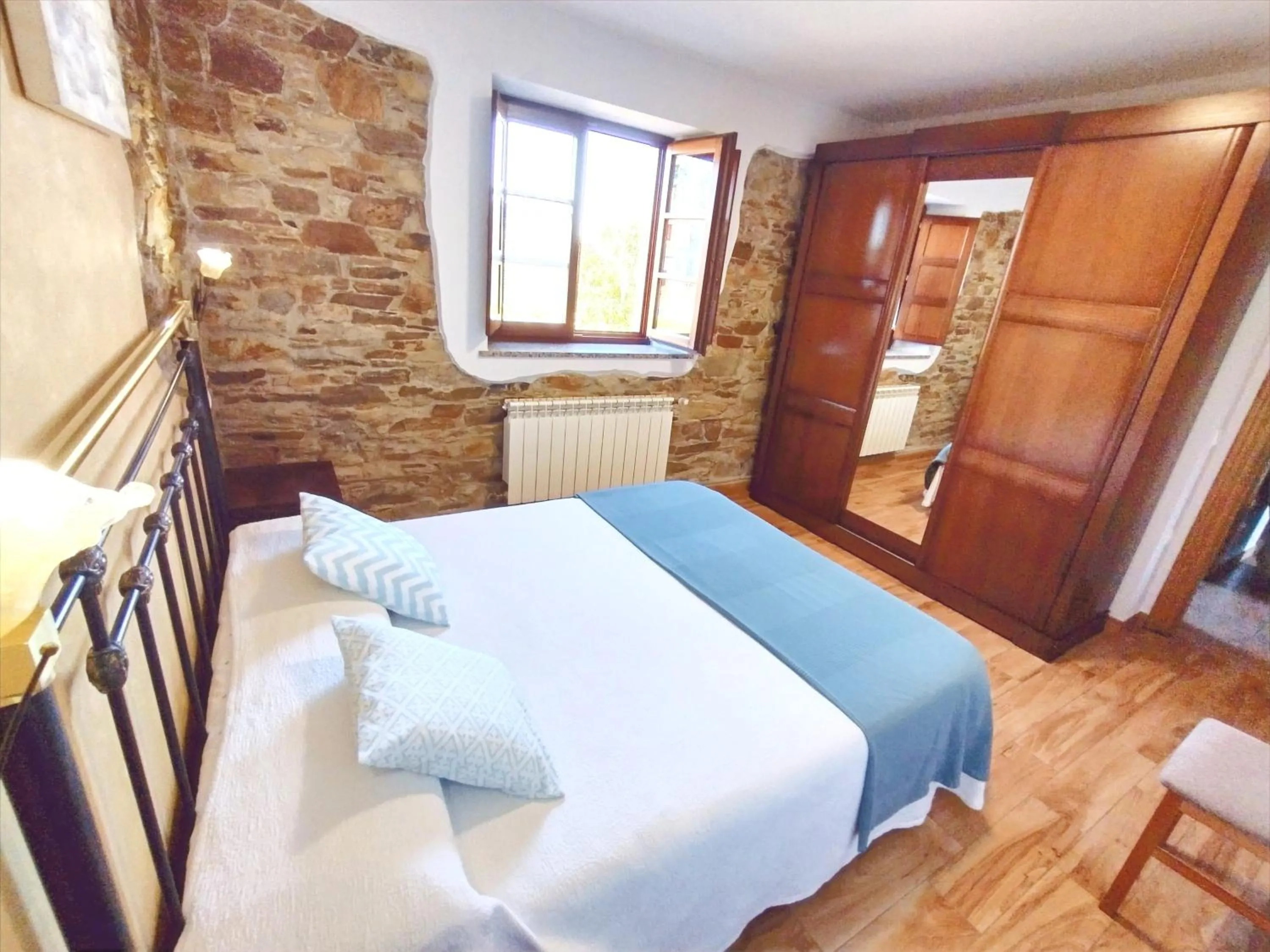 Bedroom, Bed in Apartamentos Navalin