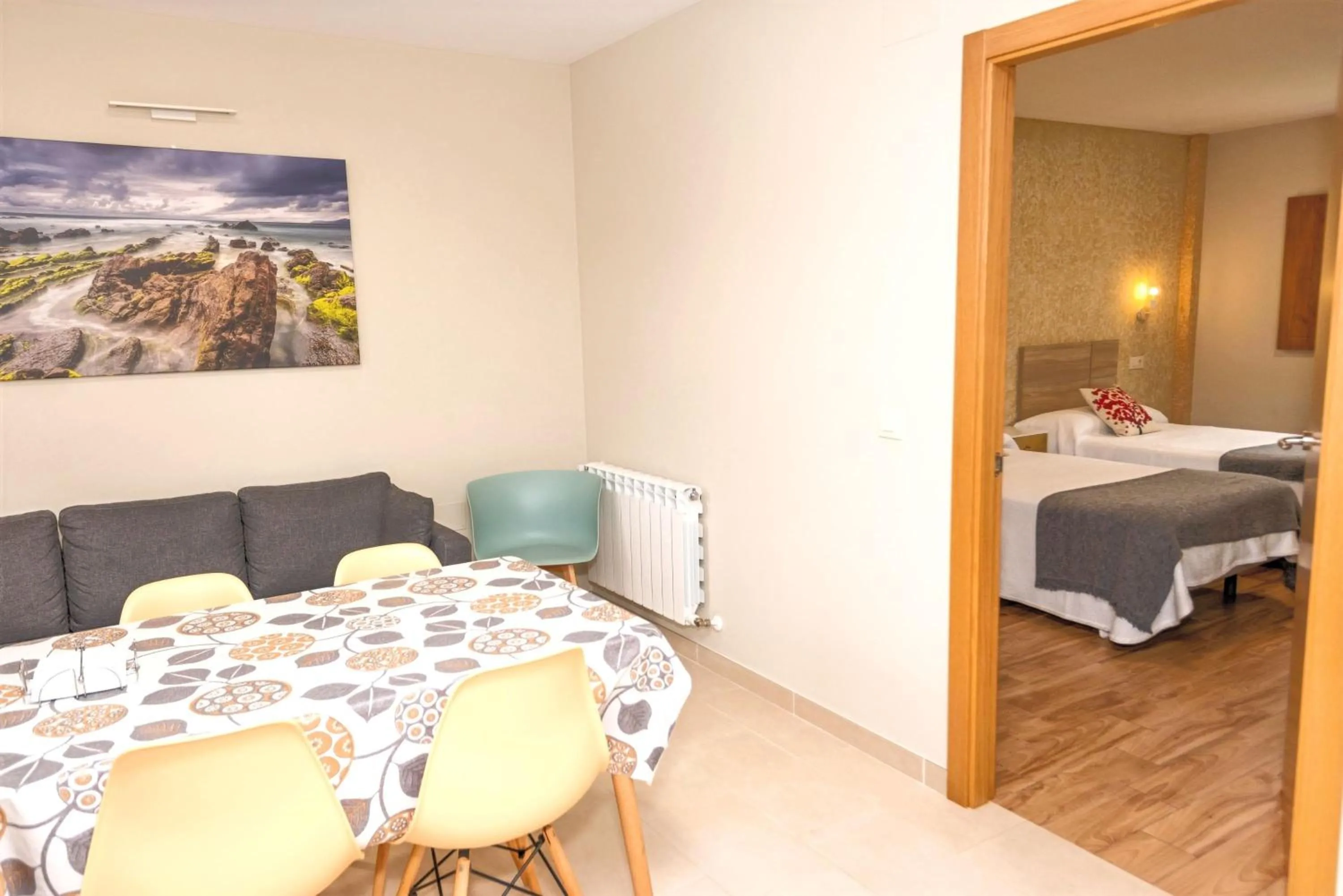 Living room, Bed in Apartamentos Navalin