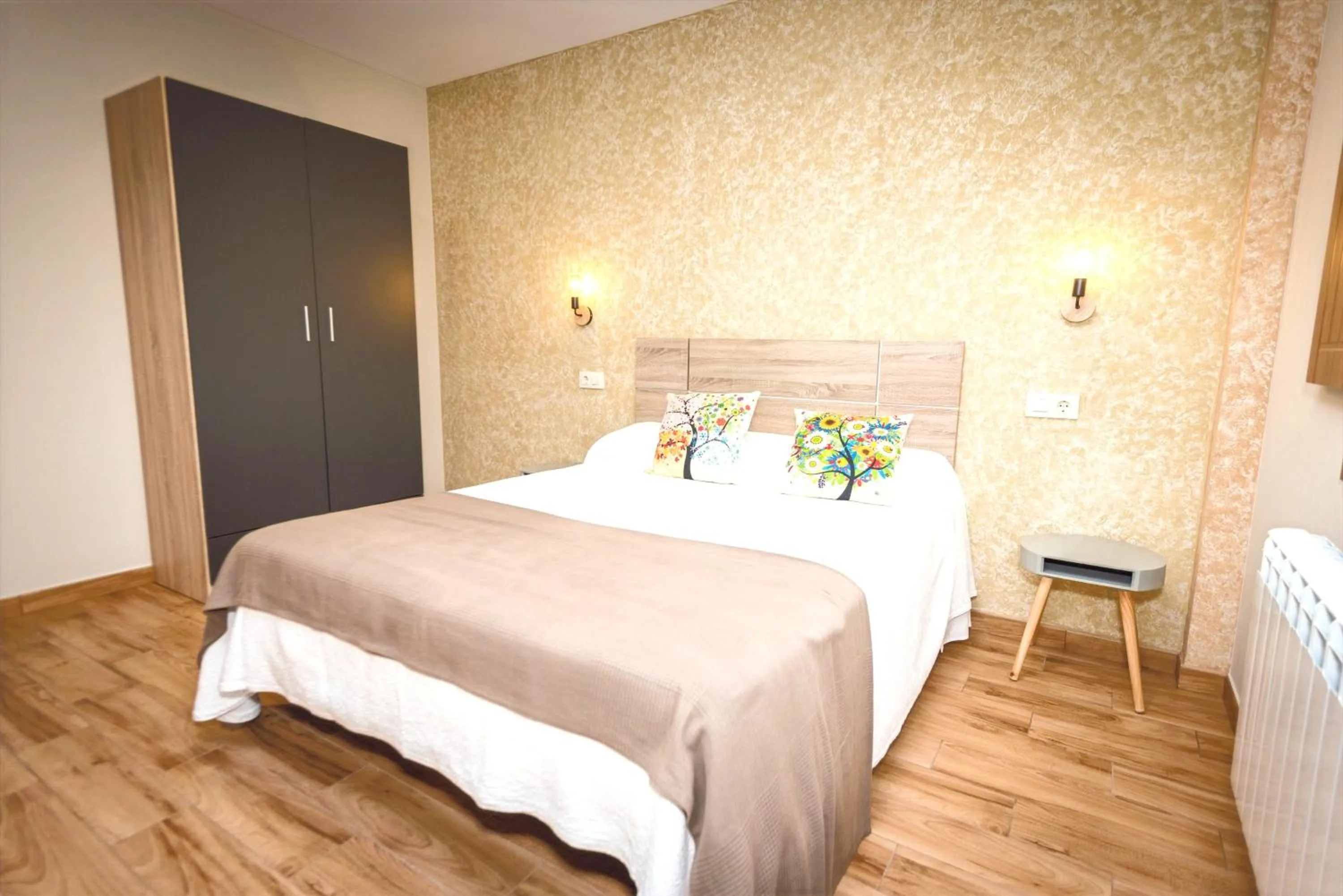 Bedroom, Bed in Apartamentos Navalin