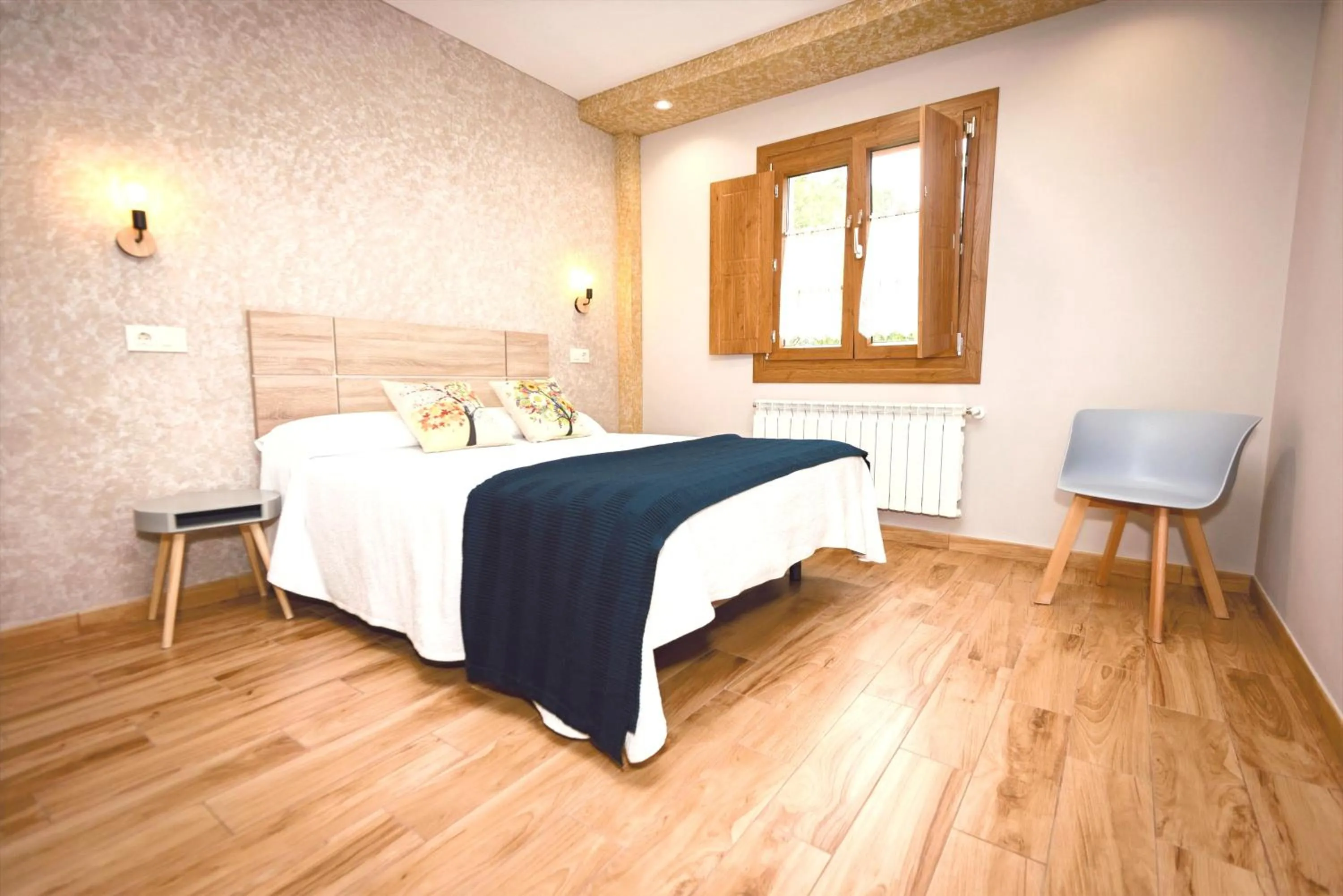 Bedroom, Bed in Apartamentos Navalin