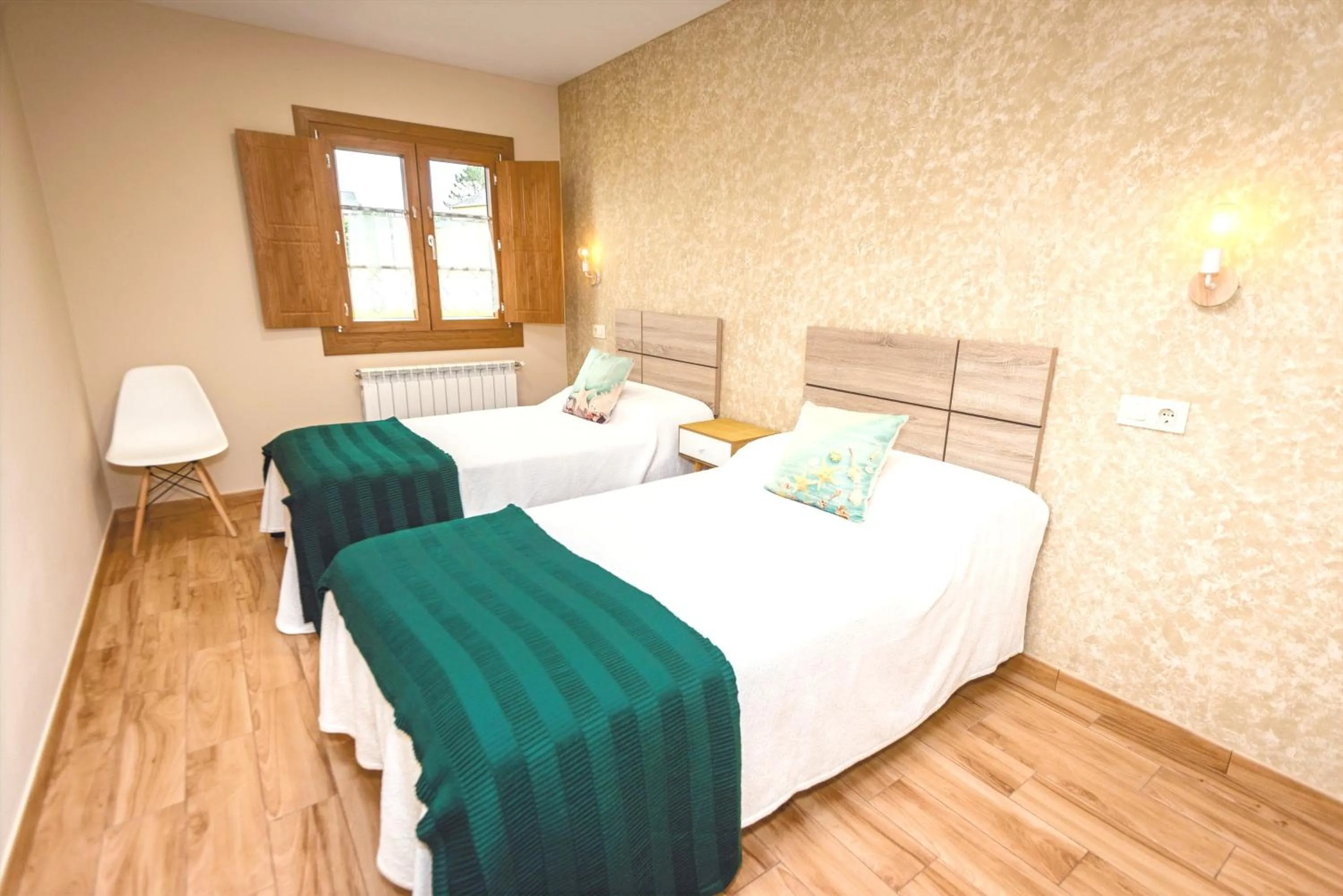 Bedroom, Bed in Apartamentos Navalin