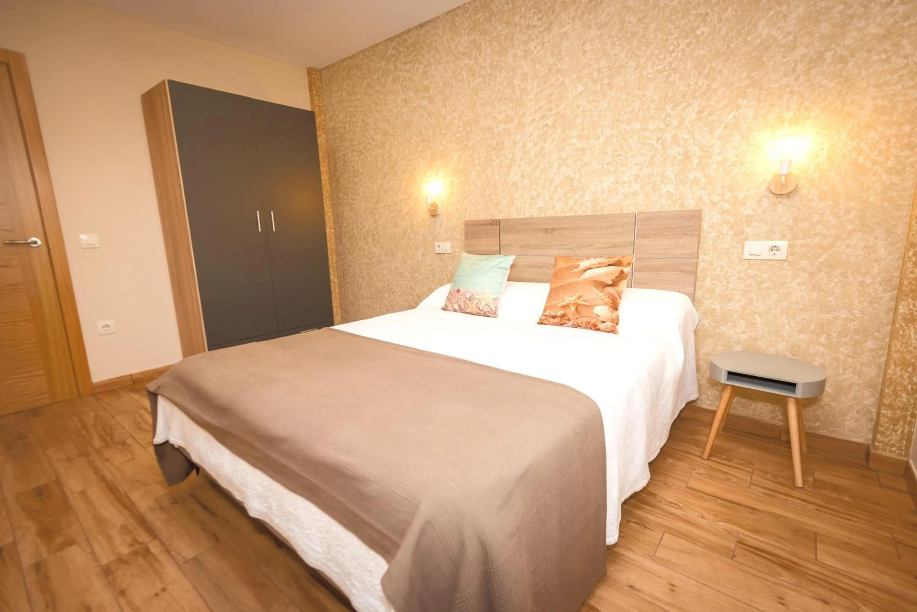 Bedroom, Bed in Apartamentos Navalin