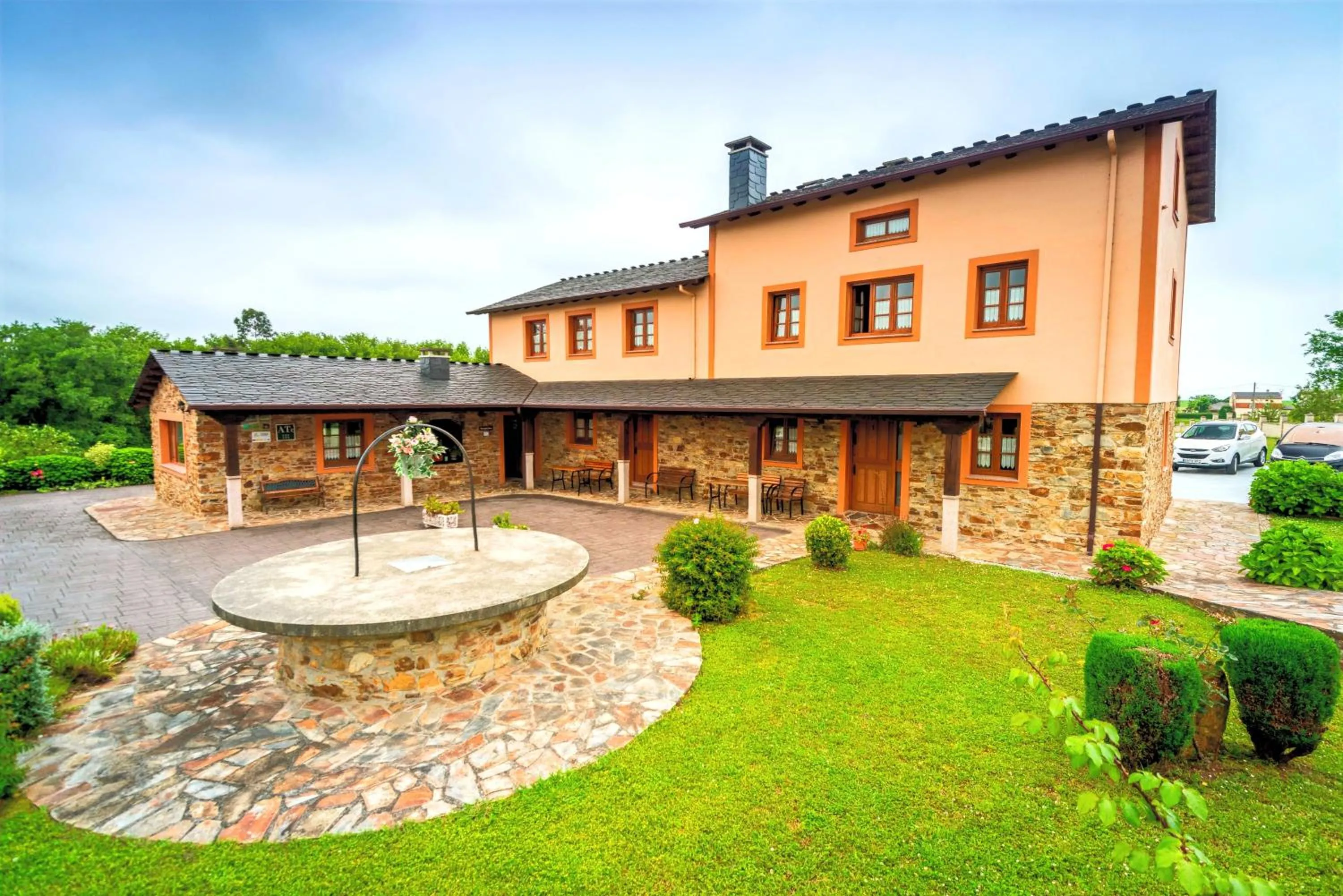 Property building in Apartamentos Navalin