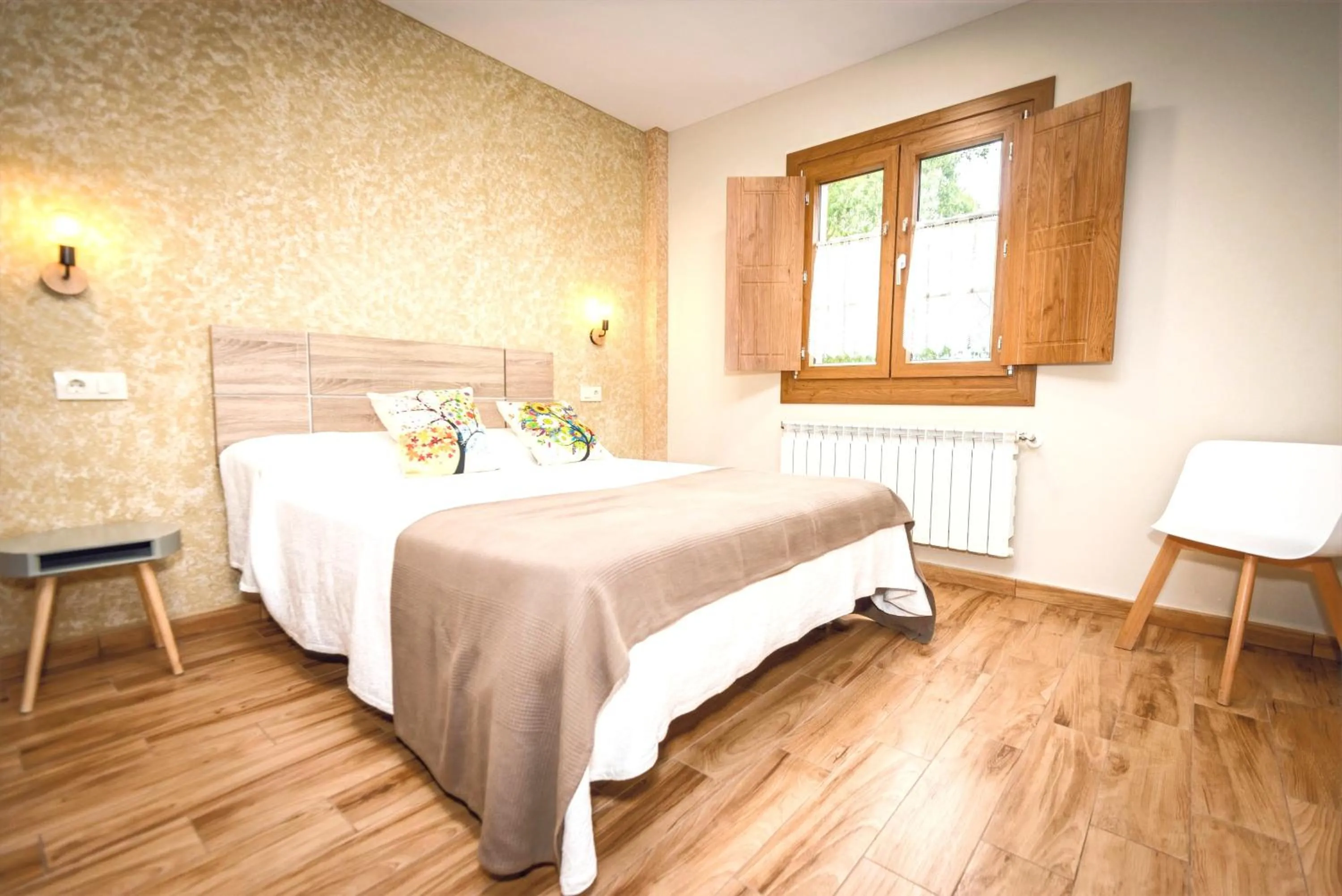 Bedroom, Bed in Apartamentos Navalin