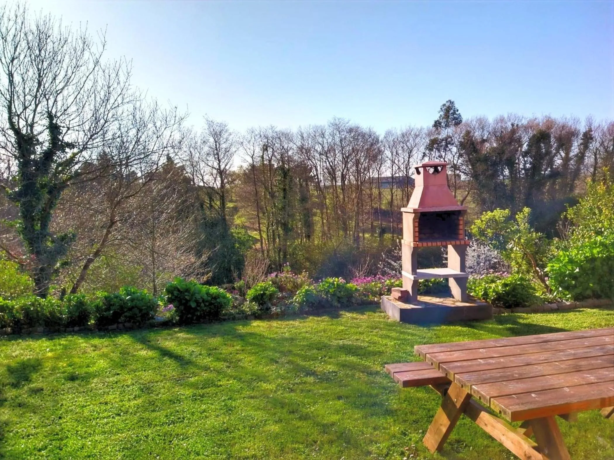 BBQ facilities in Apartamentos Navalin