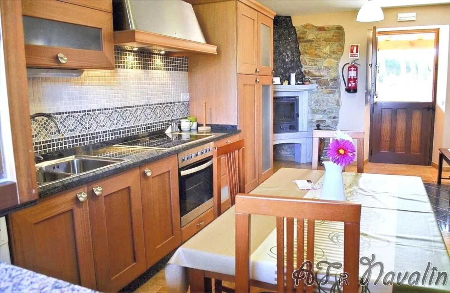 Kitchen or kitchenette in Apartamentos Navalin