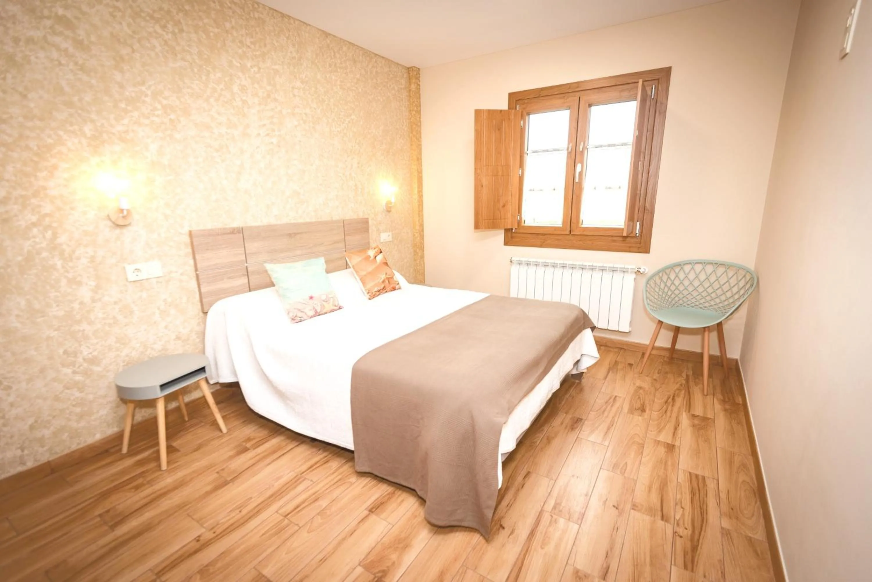 Bedroom, Bed in Apartamentos Navalin