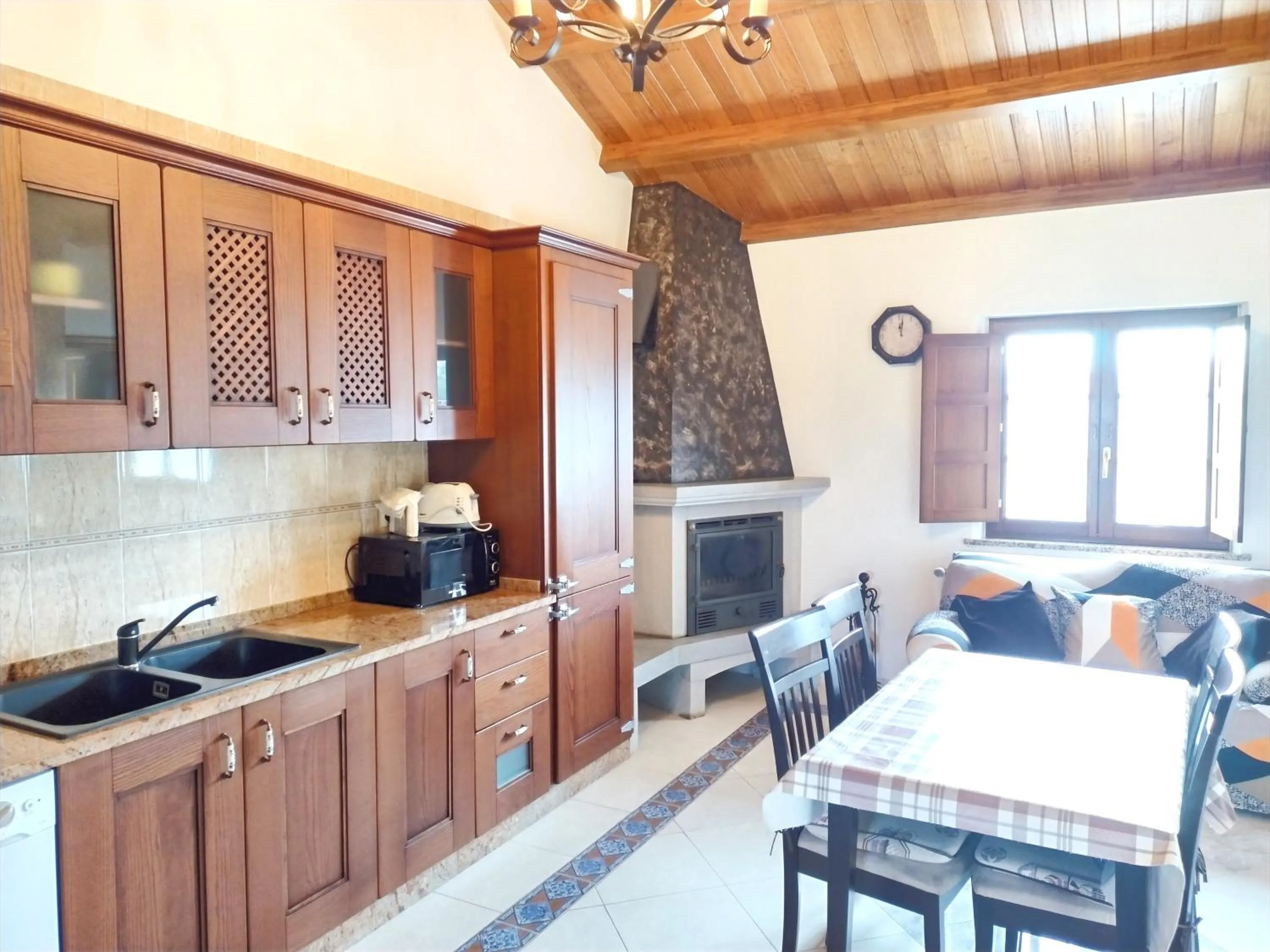 Kitchen or kitchenette in Apartamentos Navalin
