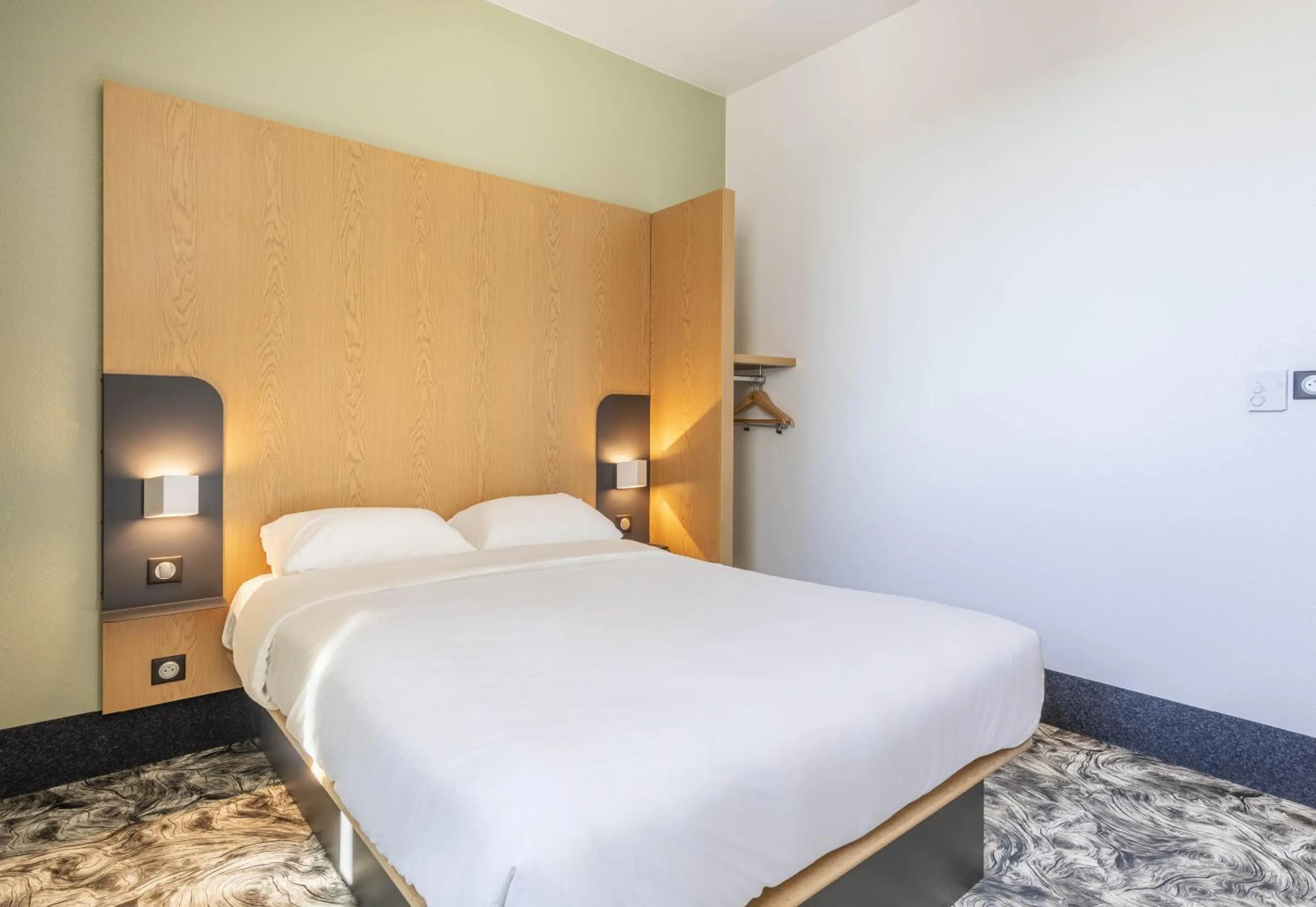 Bedroom, Bed in B&B HOTEL Marseille Les Ports