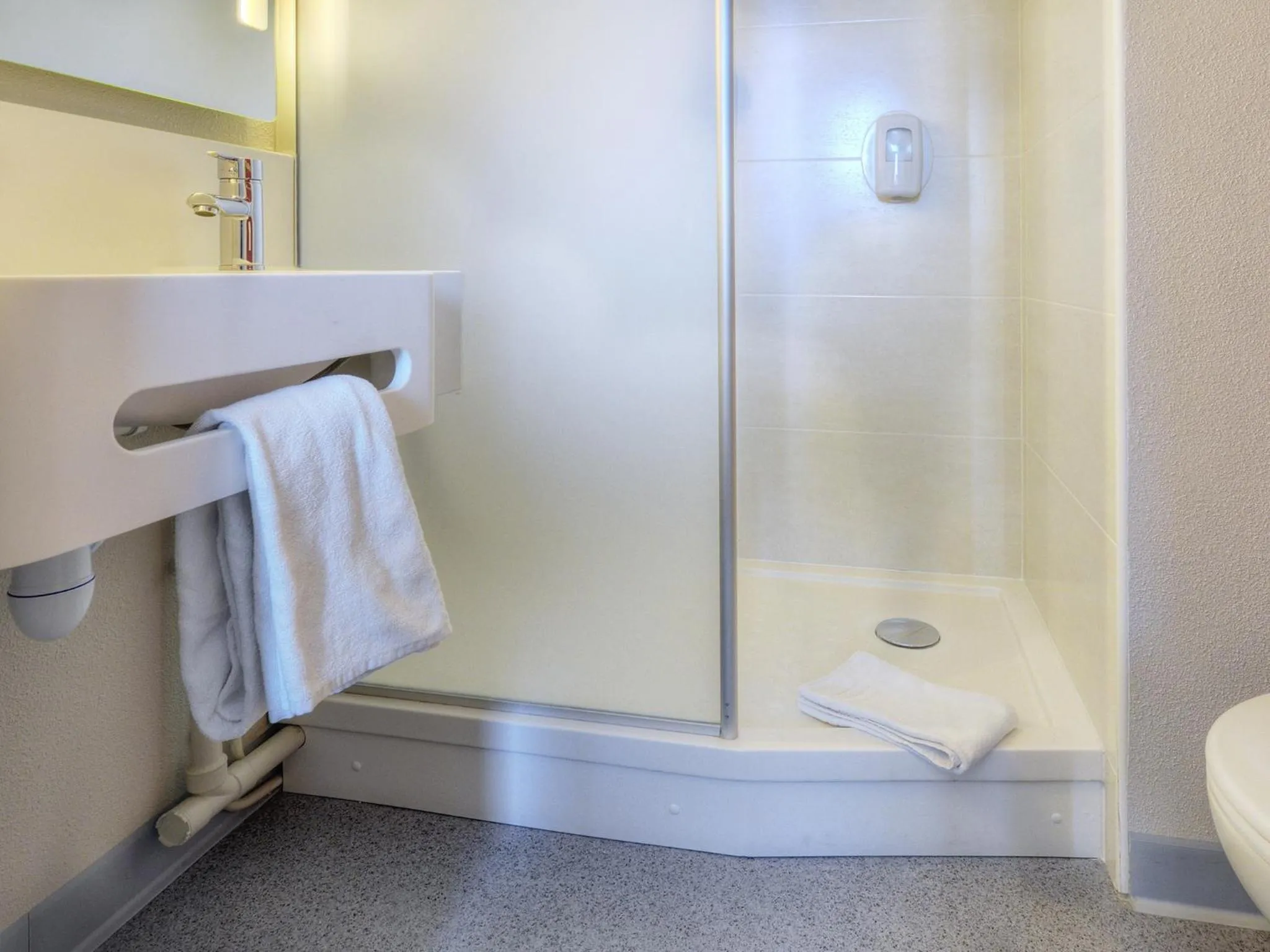 Bathroom in B&B HOTEL Marseille Les Ports