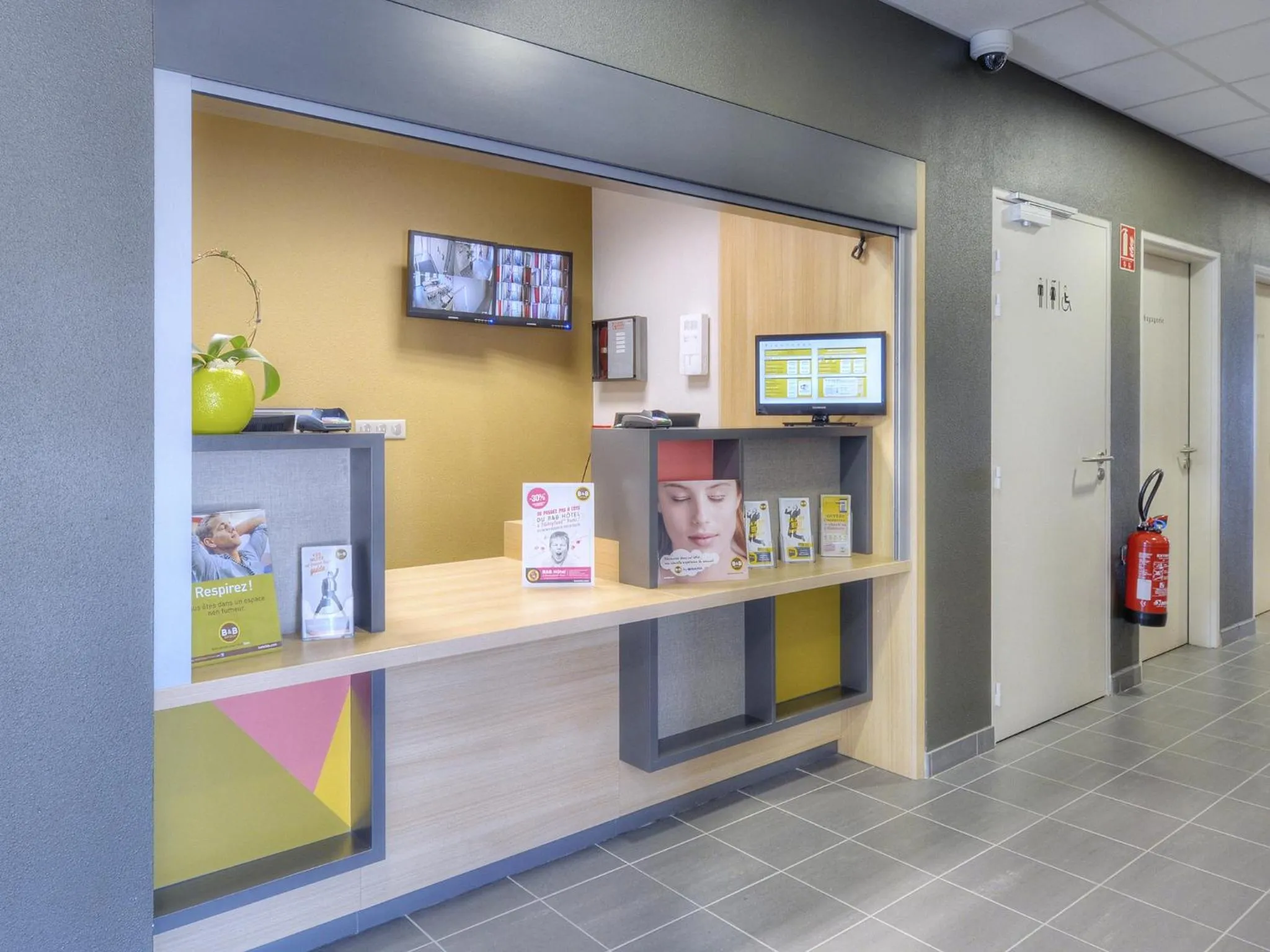 Lobby or reception in B&B HOTEL Marseille Les Ports