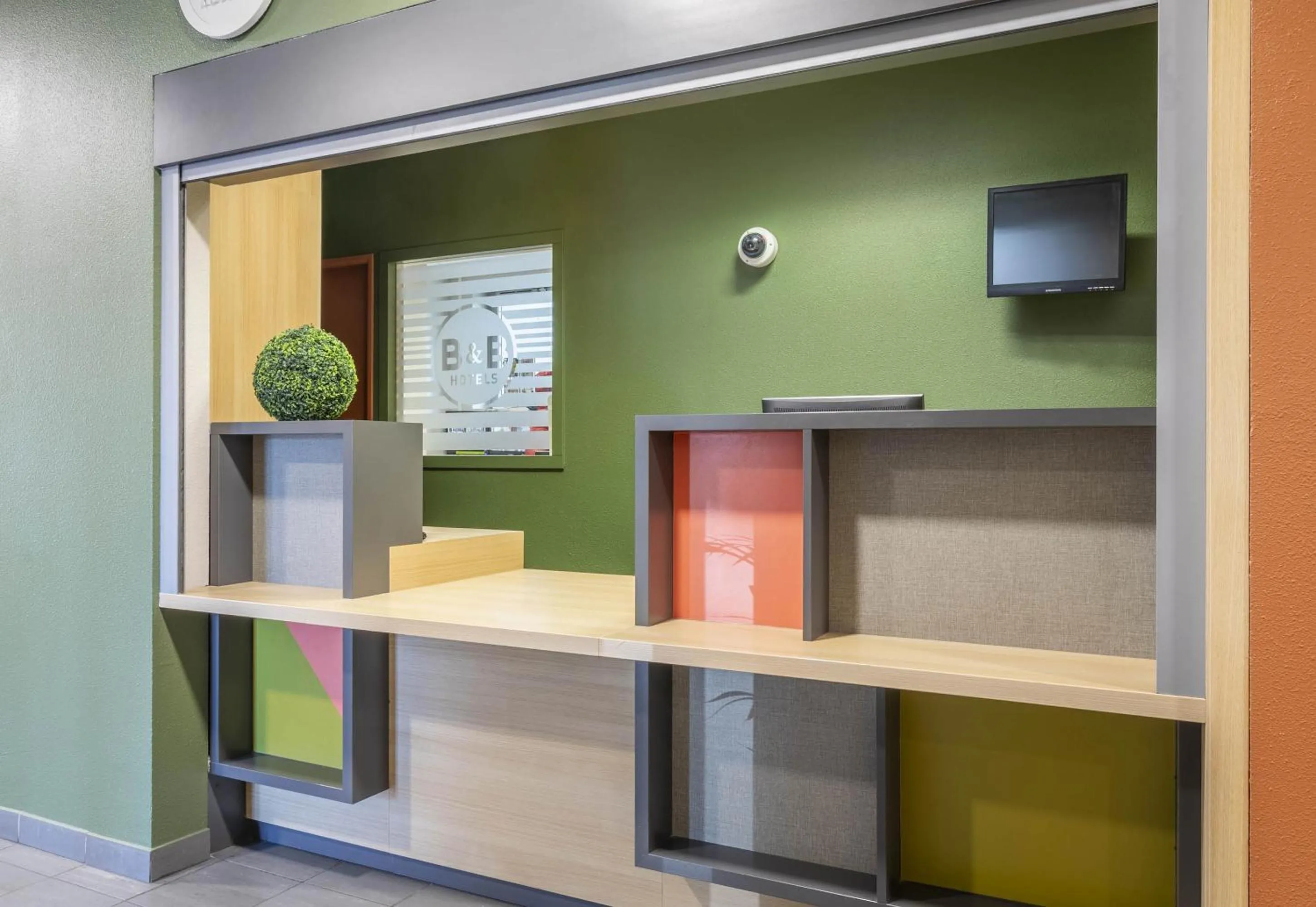 Lobby or reception in B&B HOTEL Marseille Les Ports