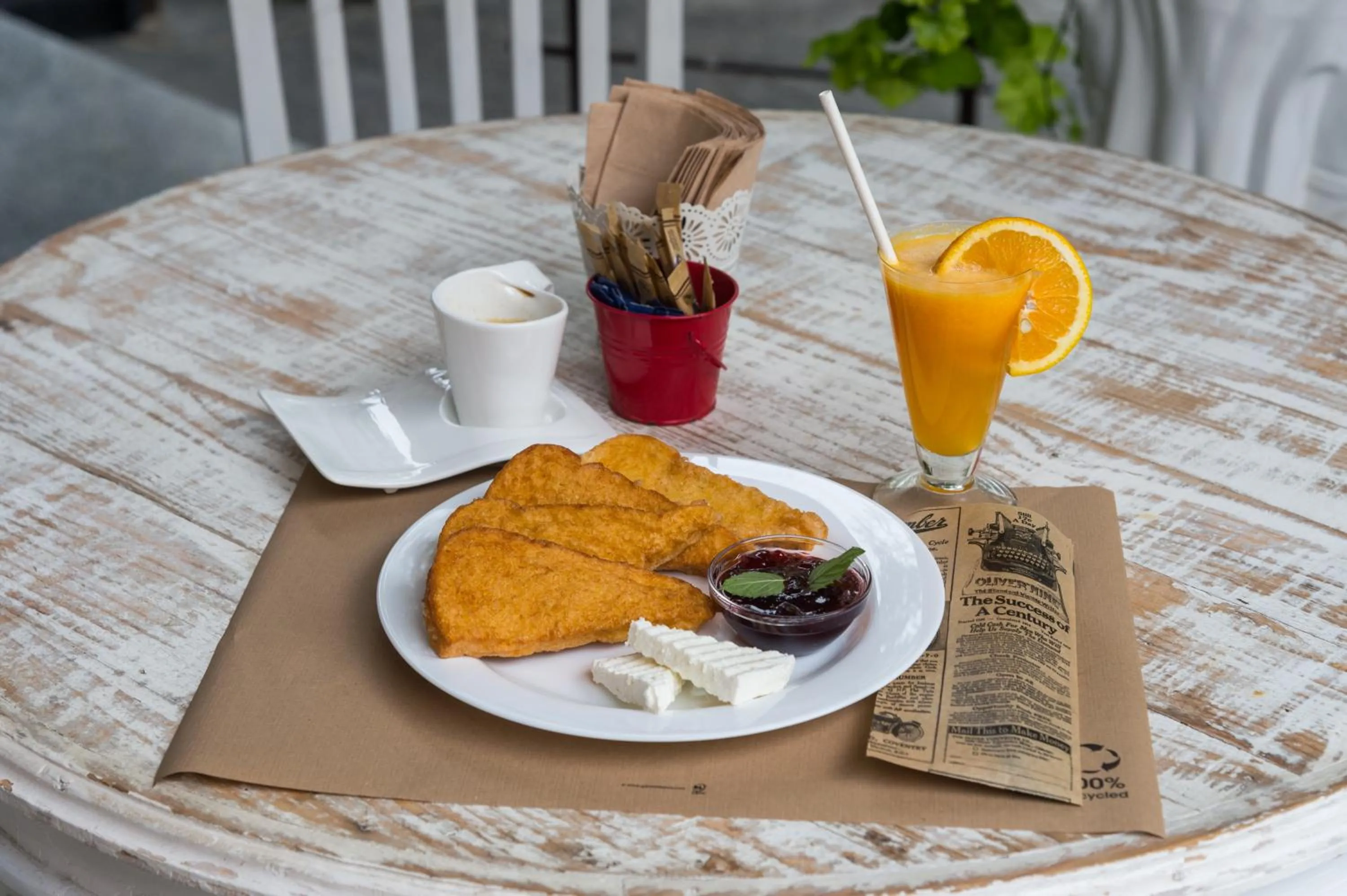 Restaurant/places to eat in Hotel Central