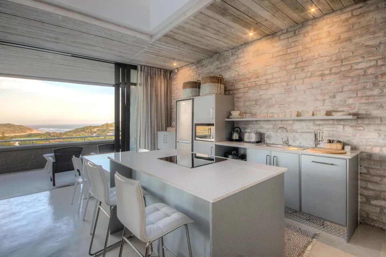 Kitchen or kitchenette in The House Quarters