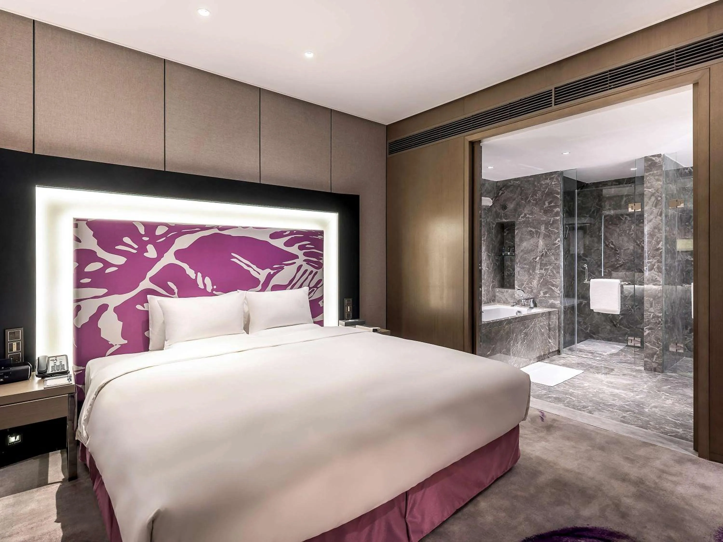 Photo of the whole room in Novotel Xi'an SCPG