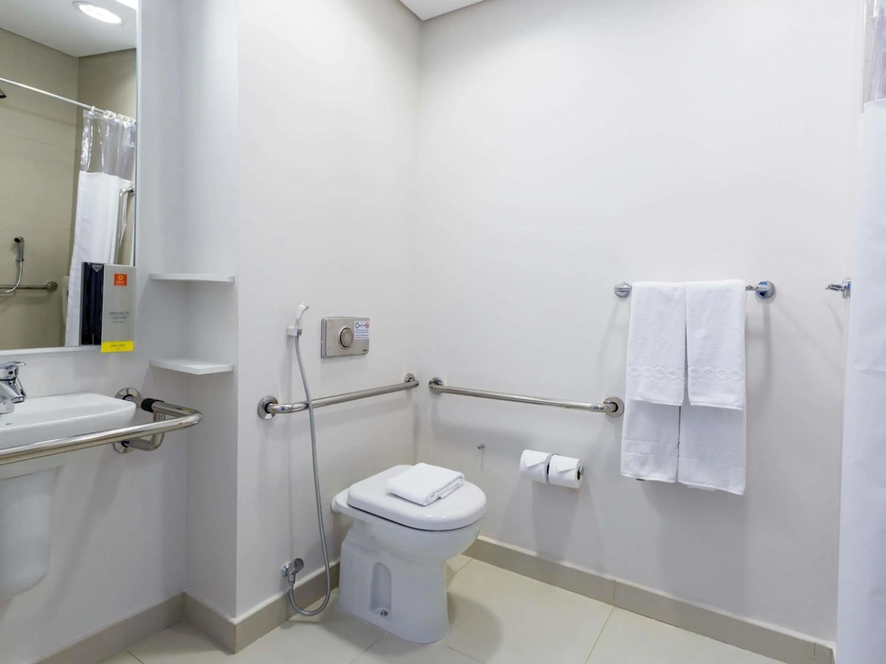 Bedroom in Mercure Jundiai Shopping Bedroom in Mercure Jundiai Shopping