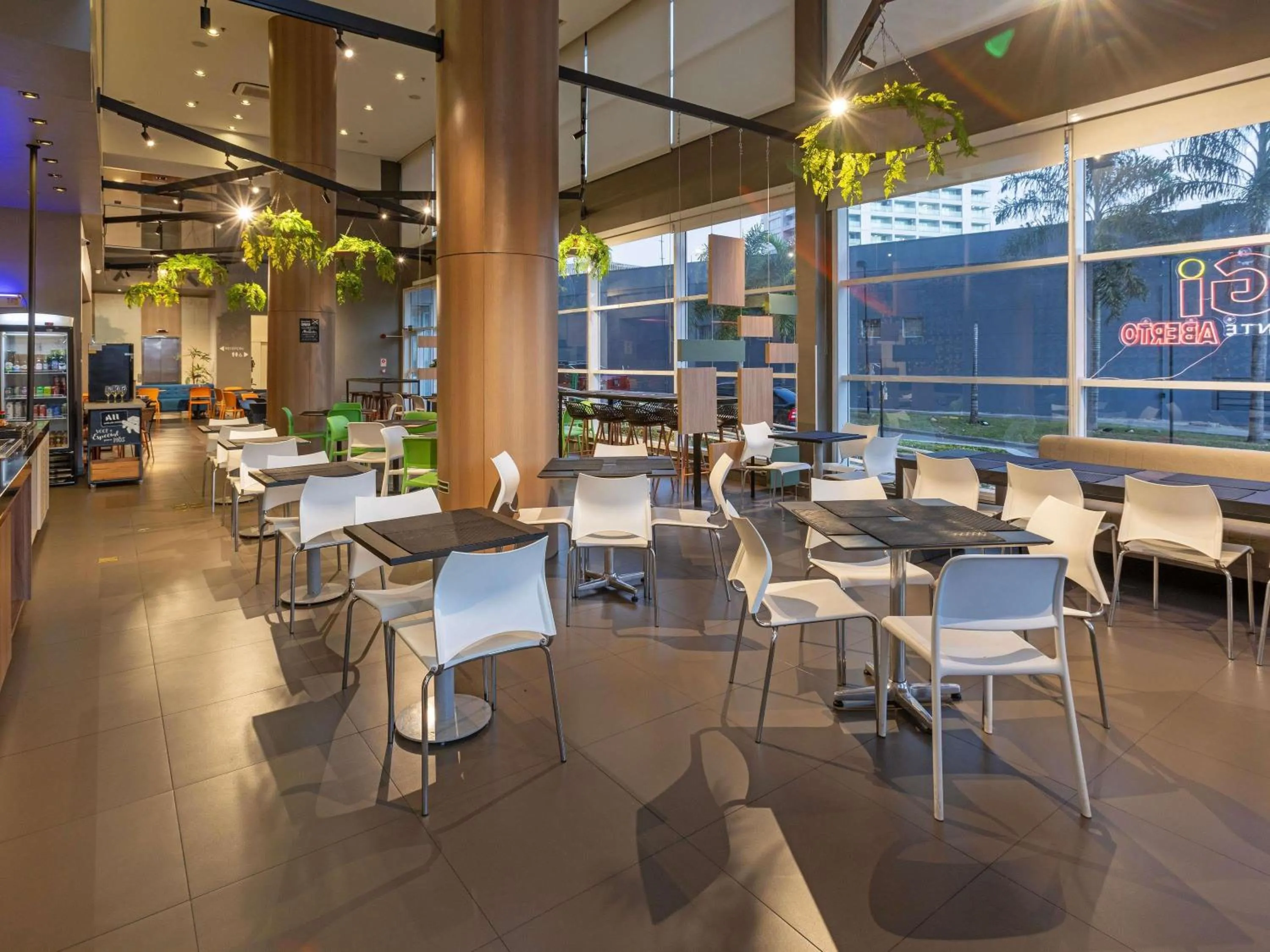 Restaurant/places to eat in Mercure Jundiai Shopping