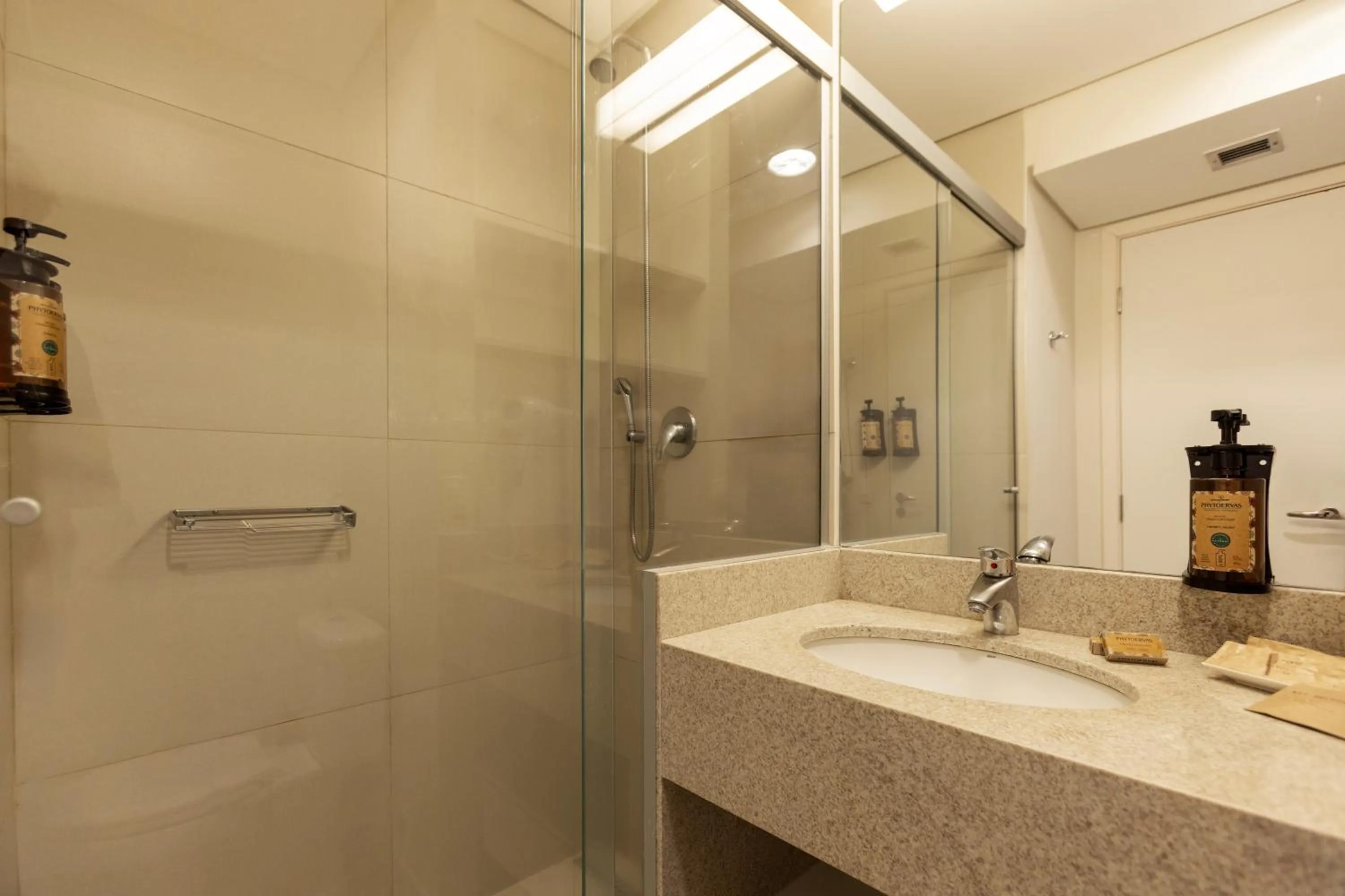 Shower in Mercure Jundiai Shopping