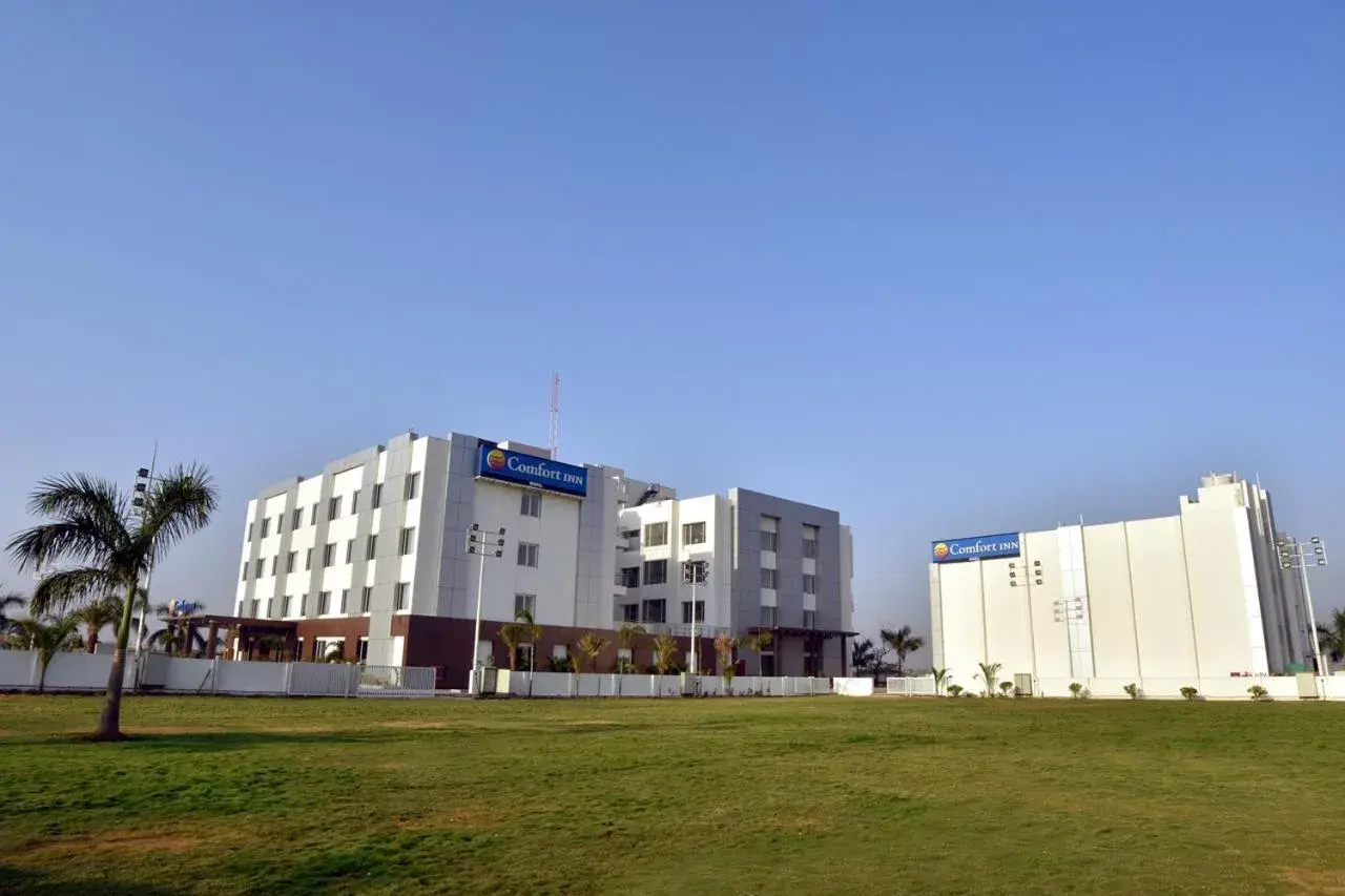 Property building in Comfort Inn Donil Vadodara Property building in Comfort Inn Donil Vadodara