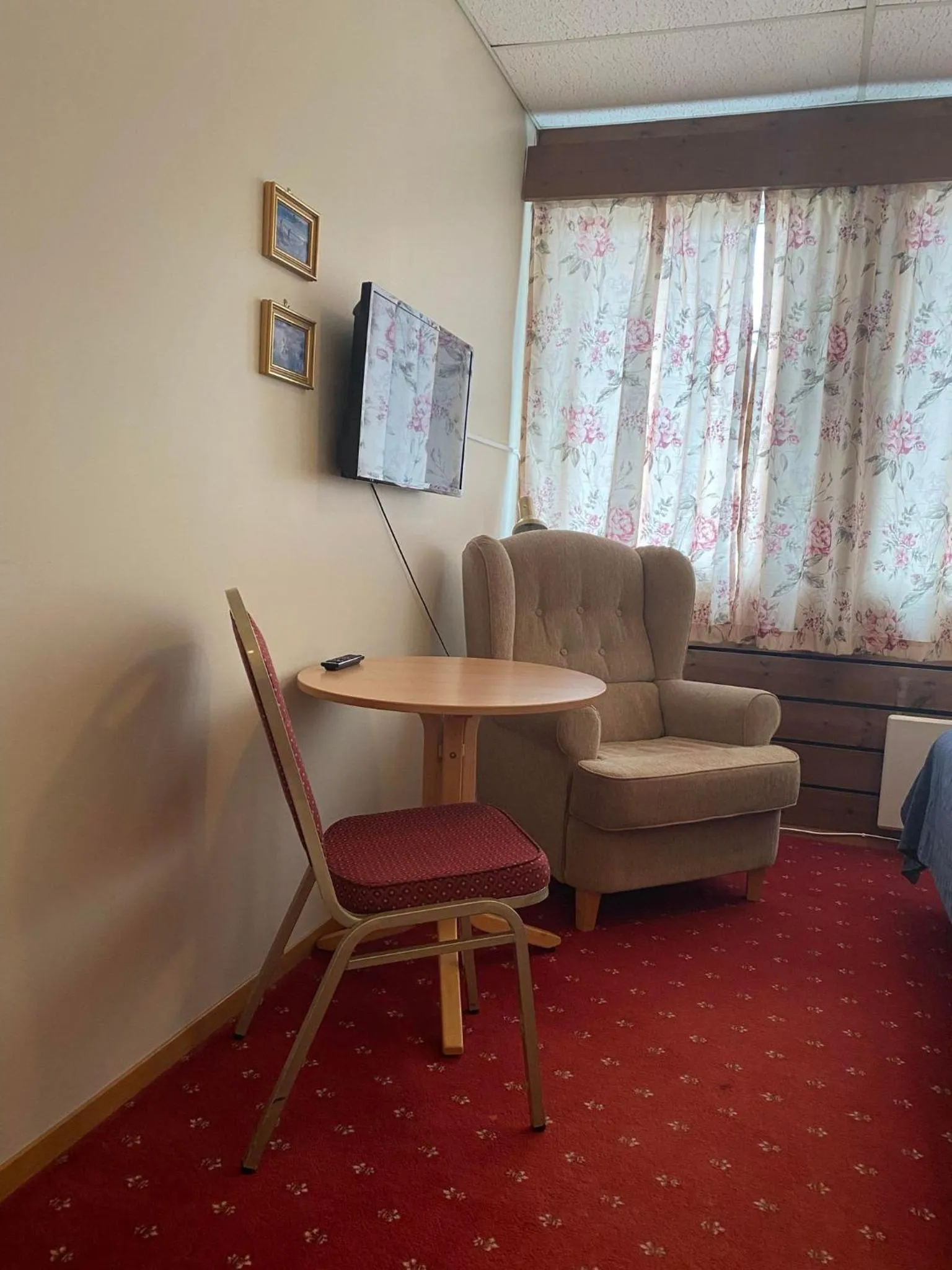 Seating area in Askvoll Fjordhotell