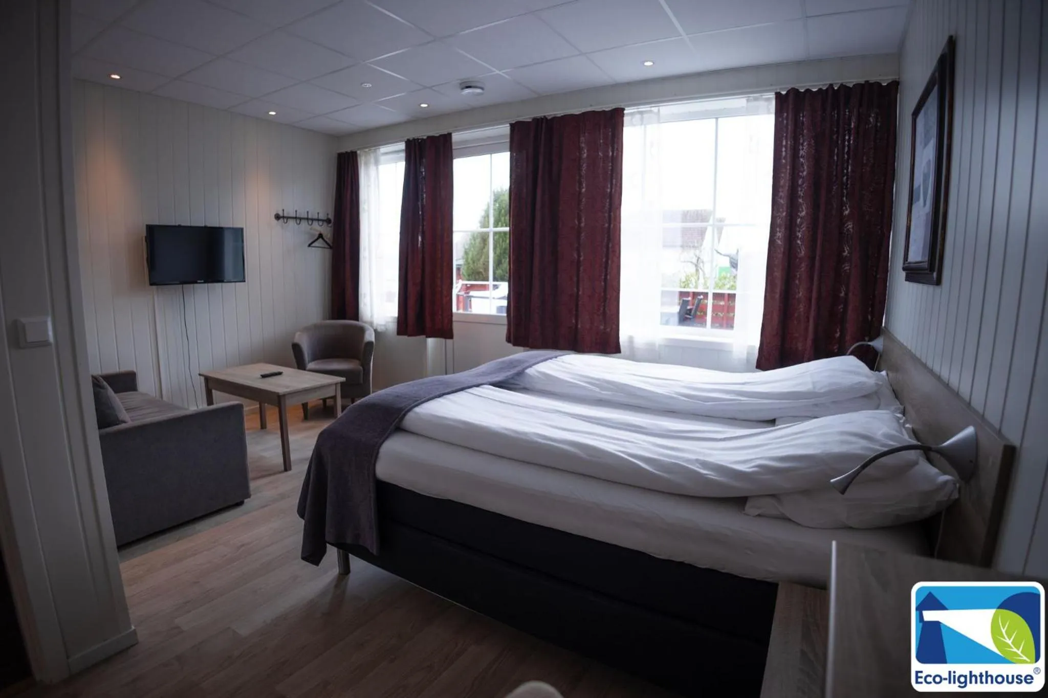 Bed in Askvoll Fjordhotell