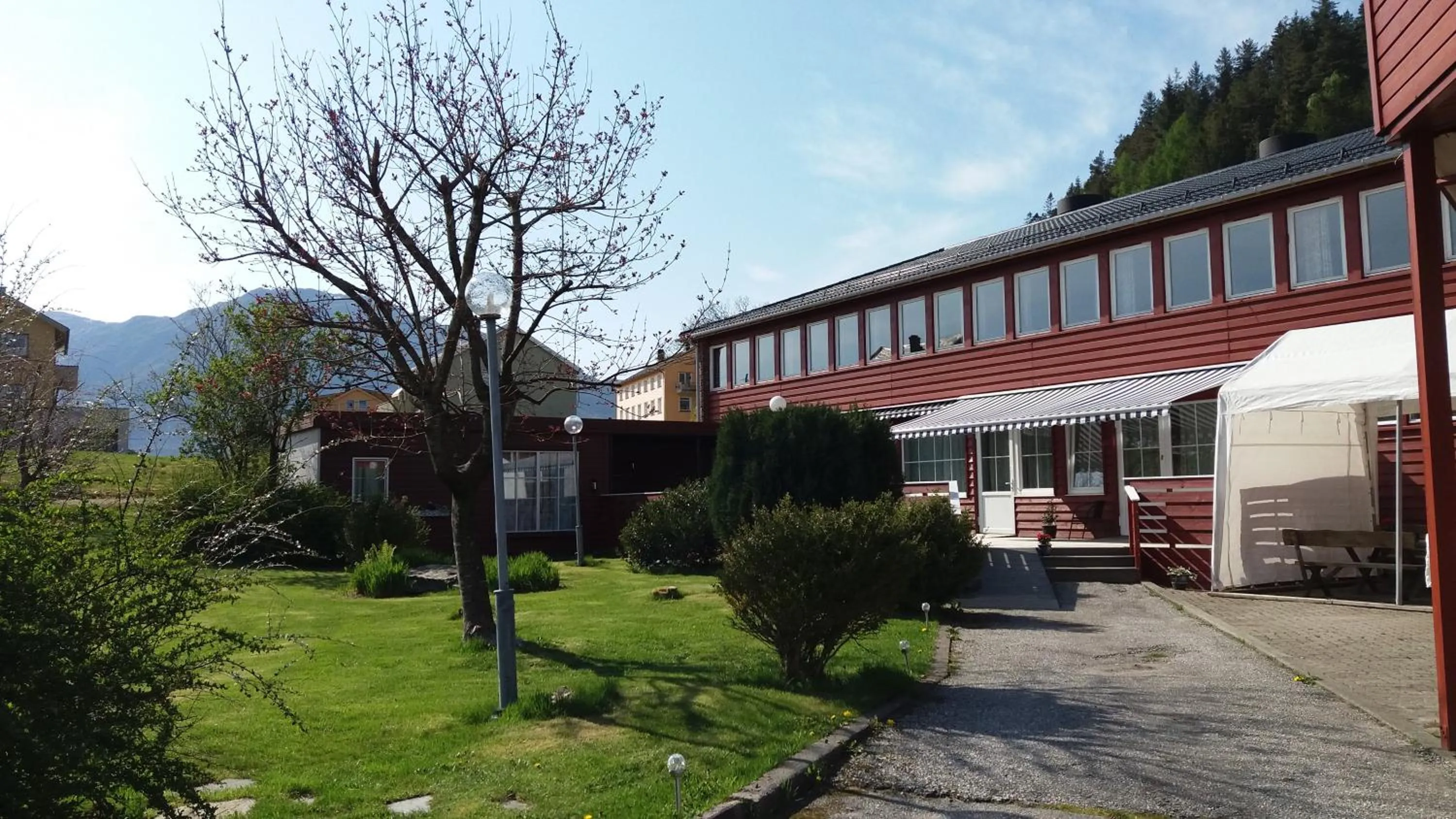 Property building in Askvoll Fjordhotell