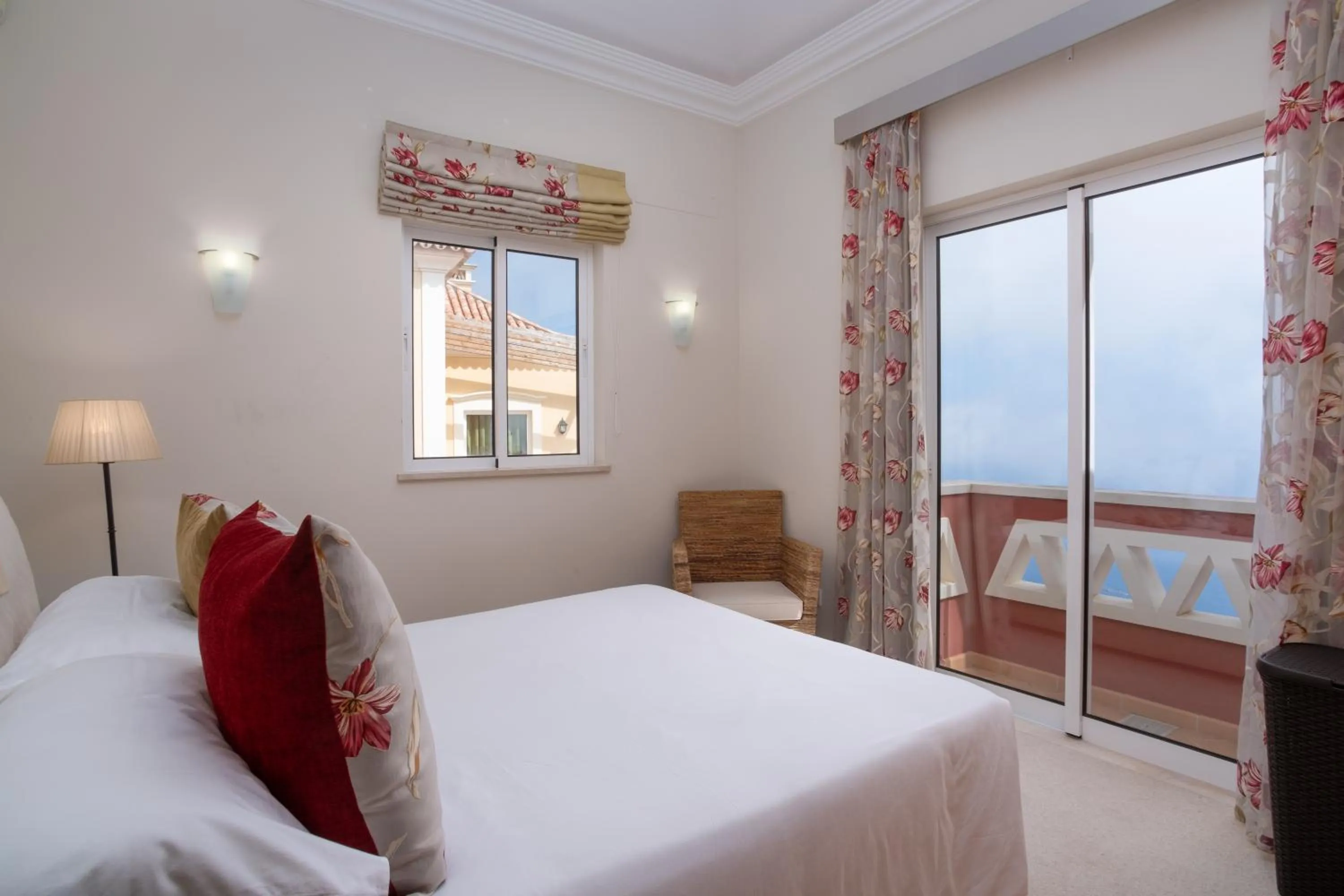 Bedroom, Bed in Palheiro Village Resort