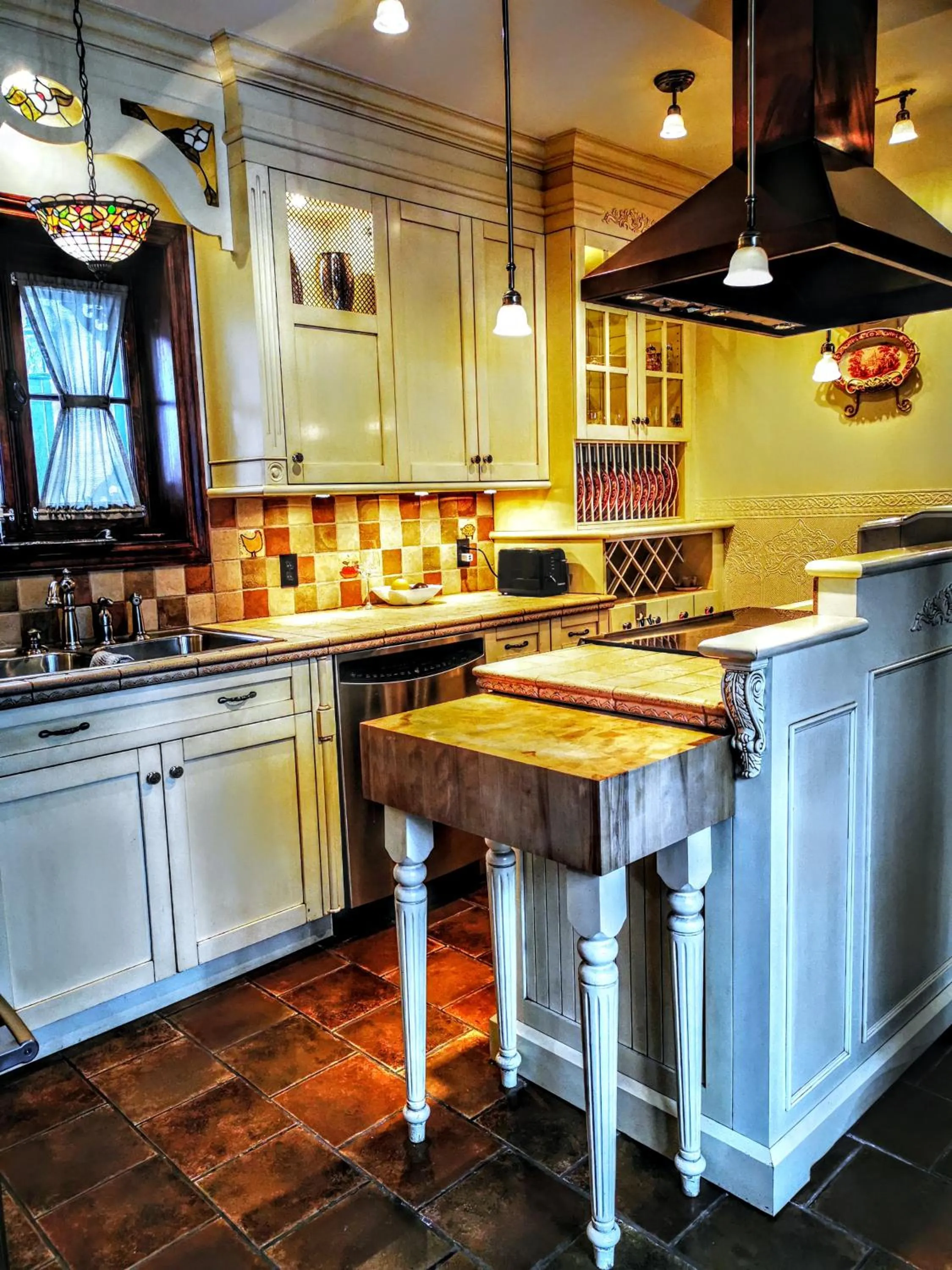 Communal kitchen in Auberge J.A Moisan