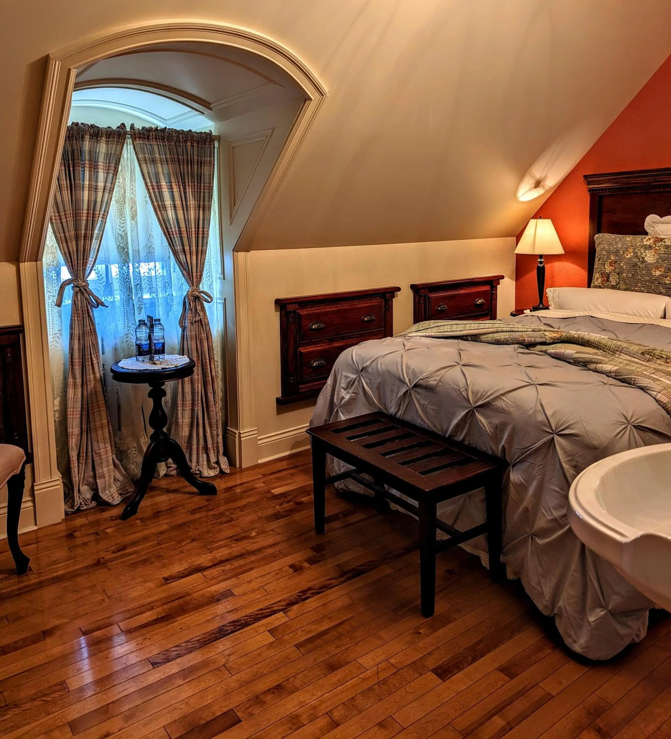 Bedroom, Bed in Auberge J.A Moisan