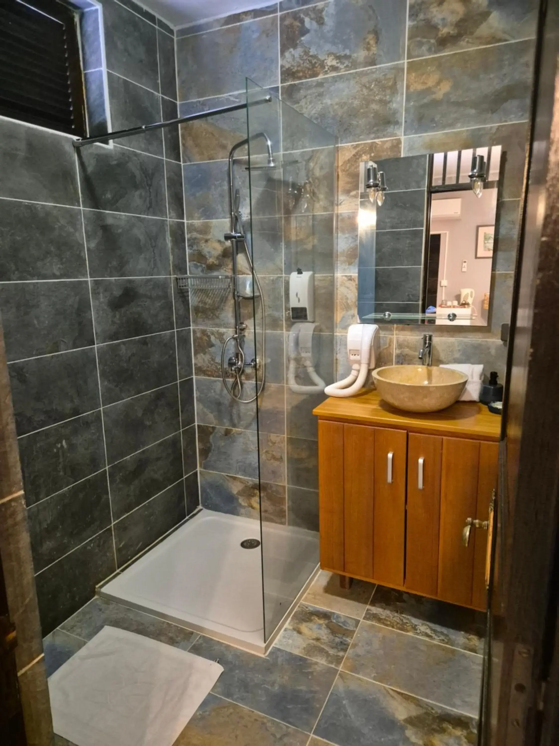 Standard Double Room in Hotel L'ebene Verte Standard Double Room in Hotel L'ebene Verte