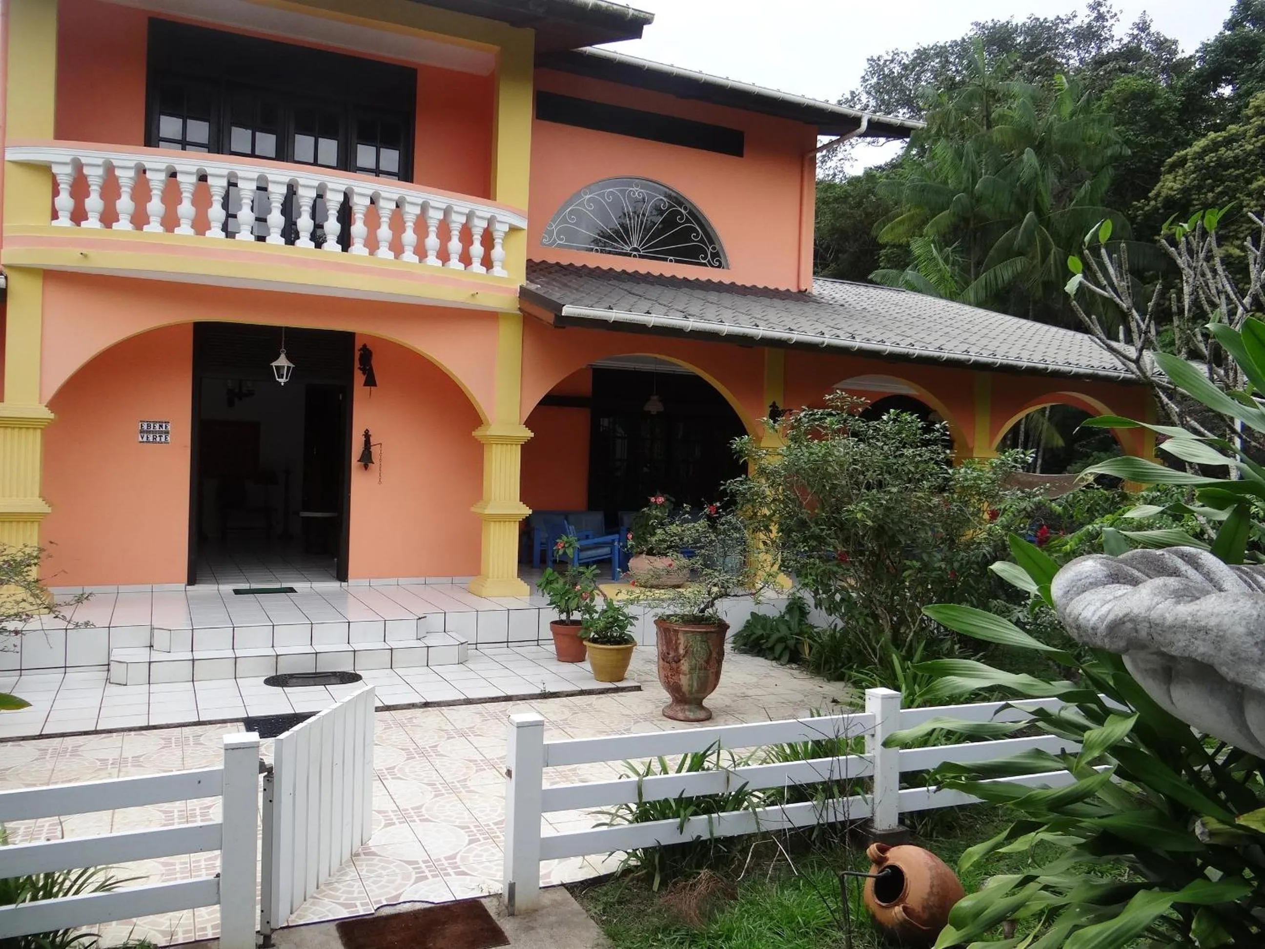 Facade/entrance in Hotel L'ebene Verte