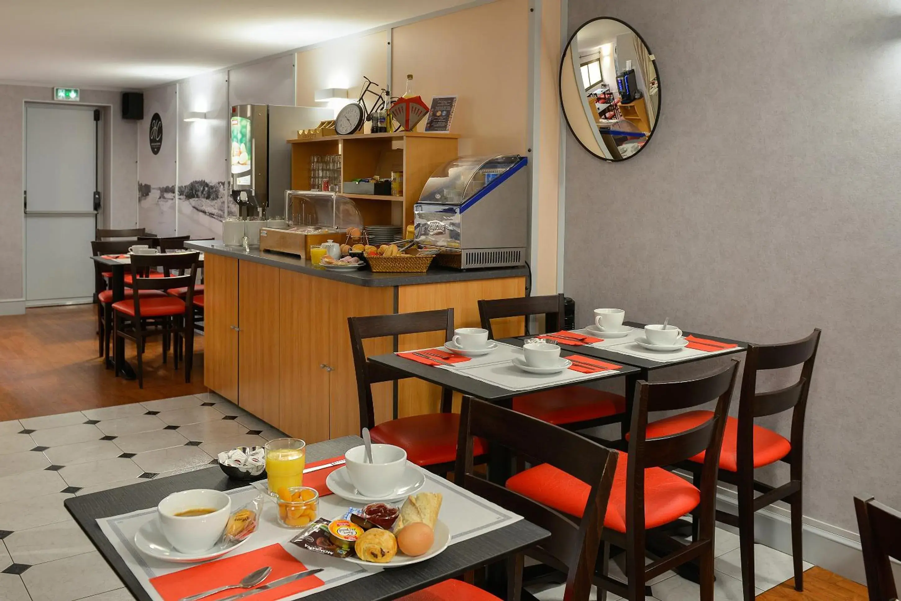 Buffet breakfast in Logis Hôtel Des Châteaux De La Loire Buffet breakfast in Logis Hôtel Des Châteaux De La Loire