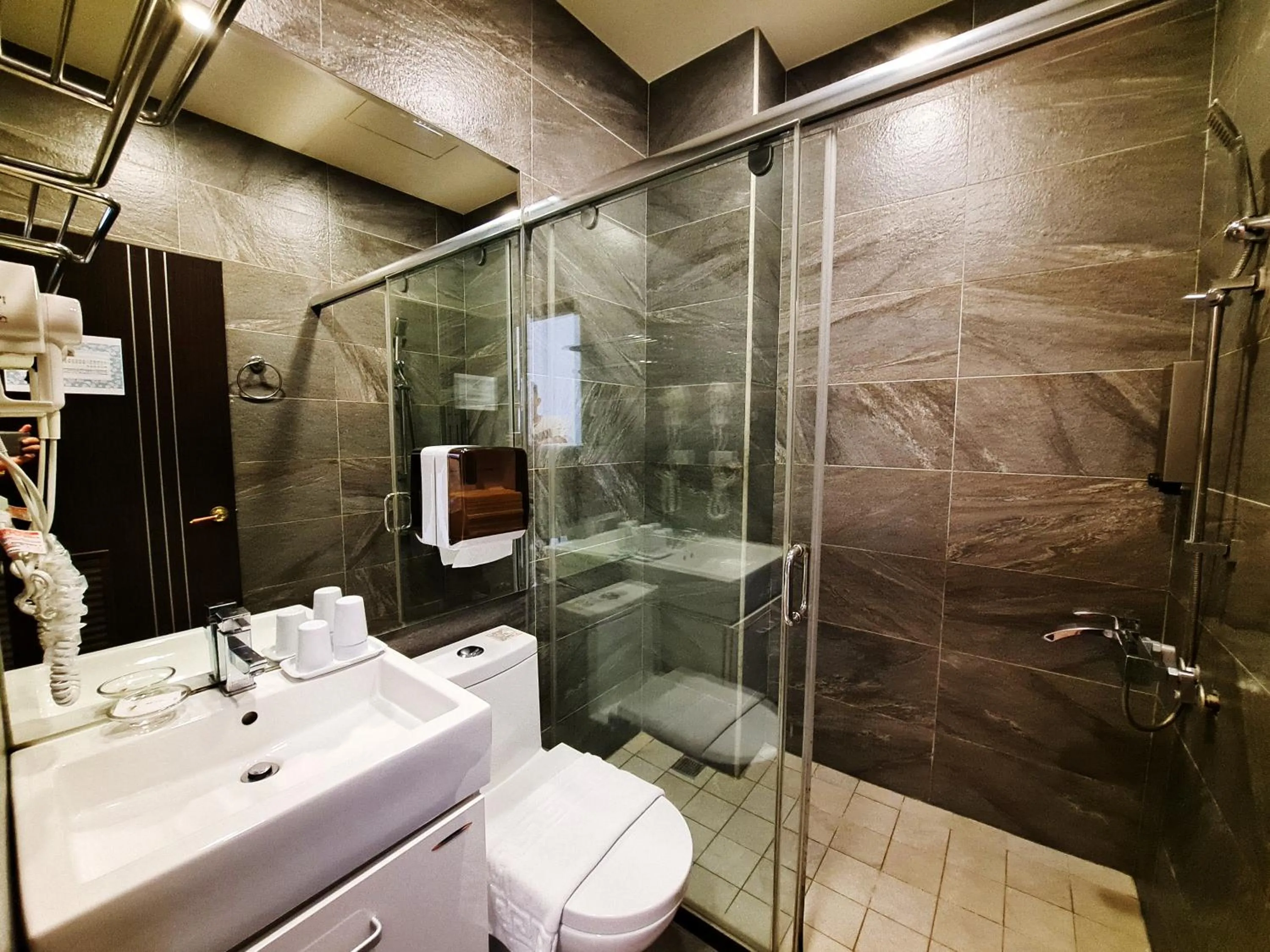 Bathroom in Hiinn B&B