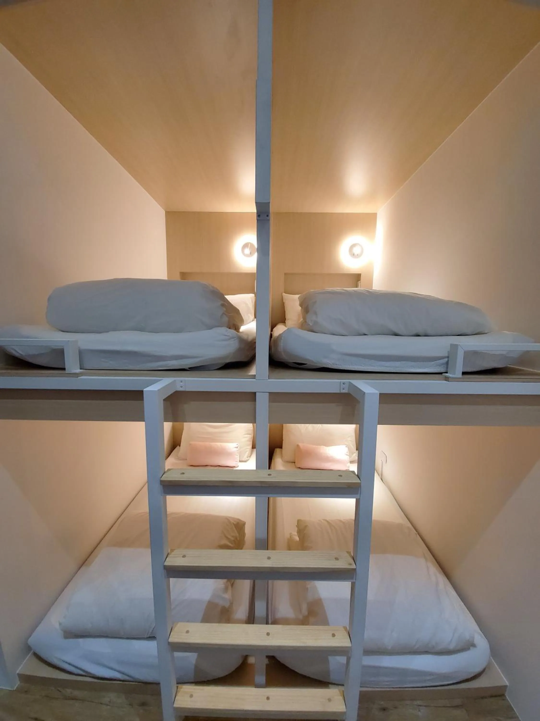 bunk bed, Bed in On My Way Taitung Hostel