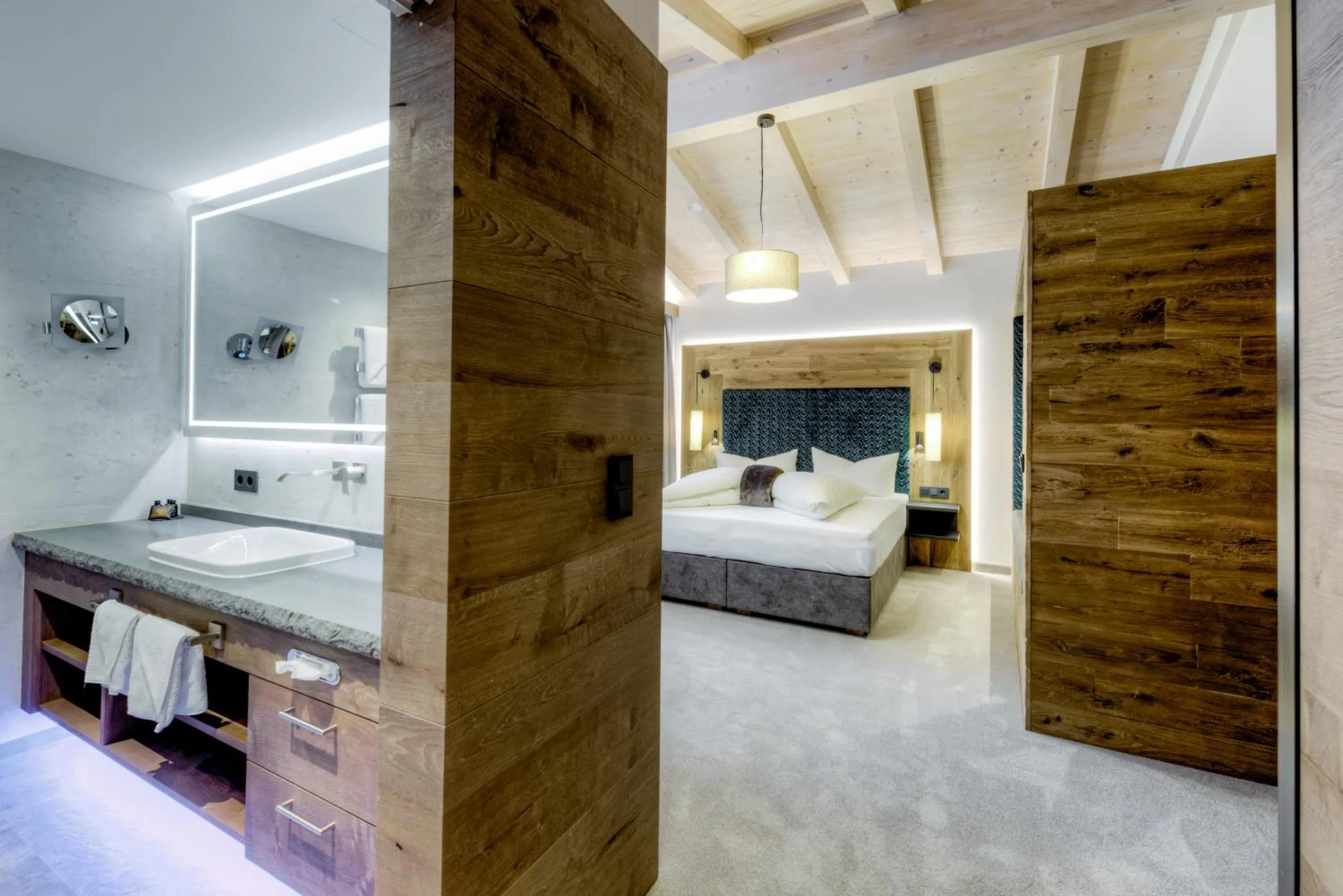 Bathroom, Bed in Hotel Rose