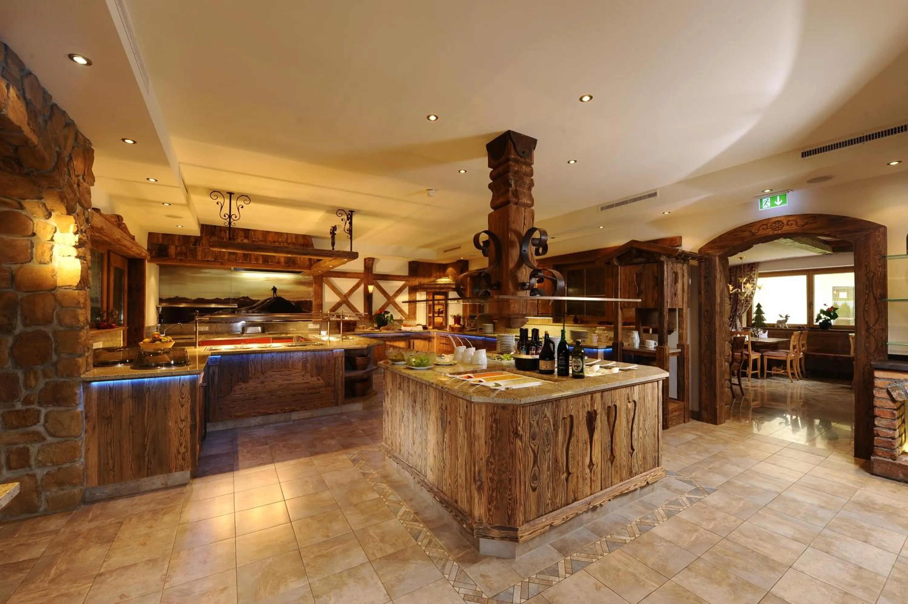 Restaurant/places to eat in Hotel Rose