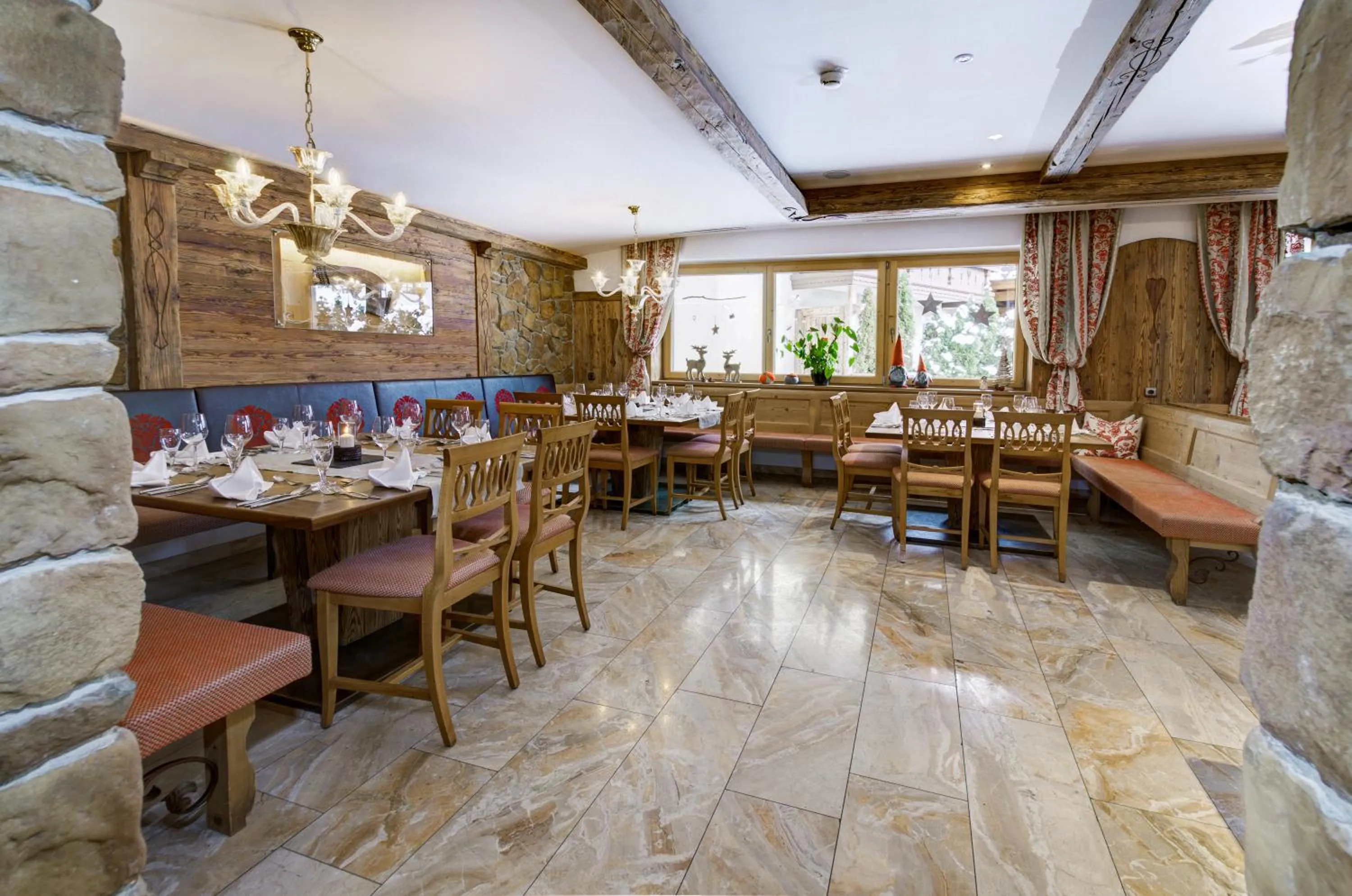 Restaurant/places to eat in Hotel Rose