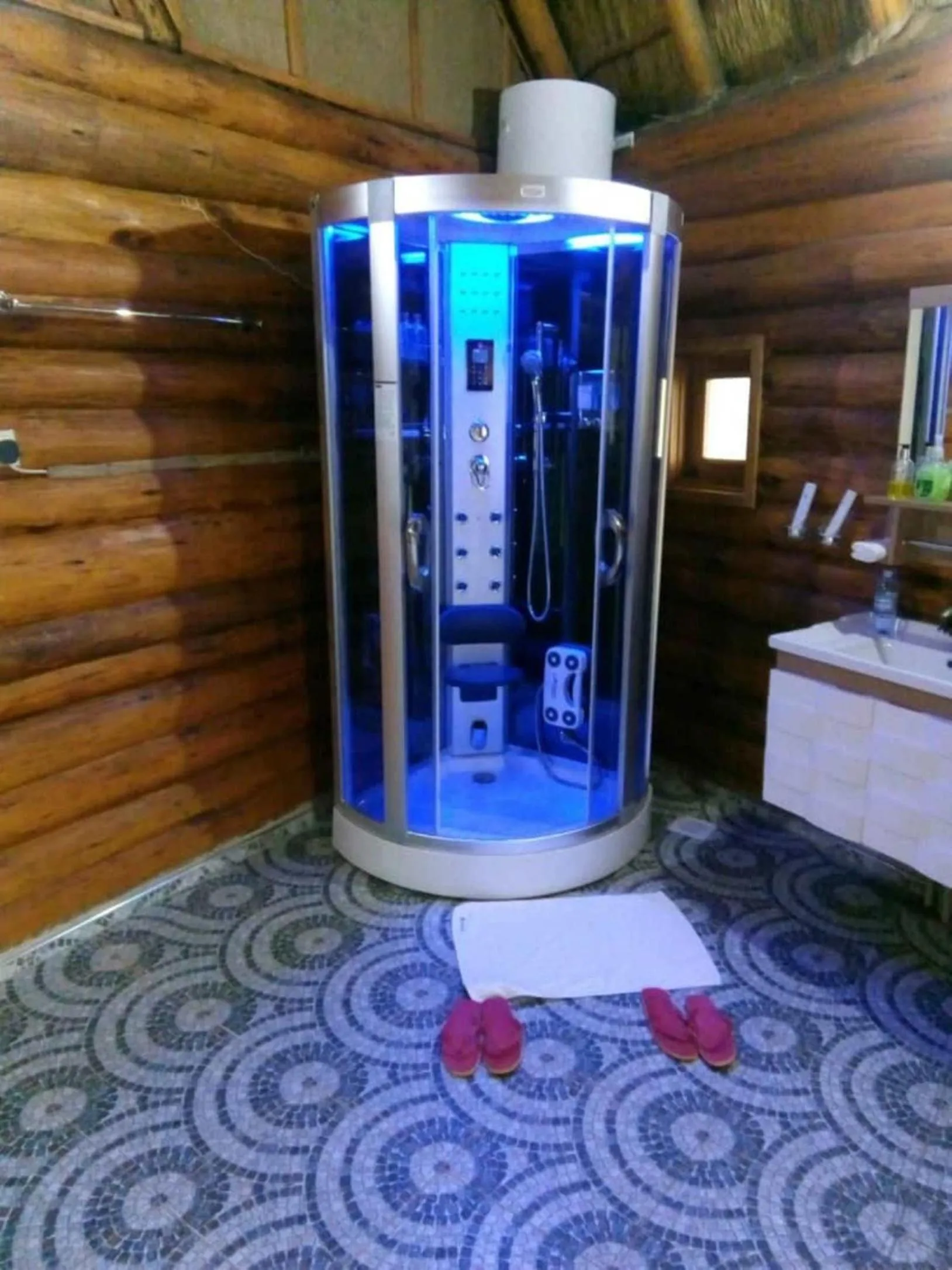 Bathroom in Trackers Safari Lodge Bwindi