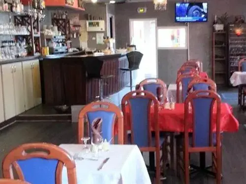 Dining area in Hôtel Le Hussard Dining area in Hôtel Le Hussard