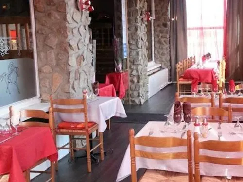Dining area in Hôtel Le Hussard