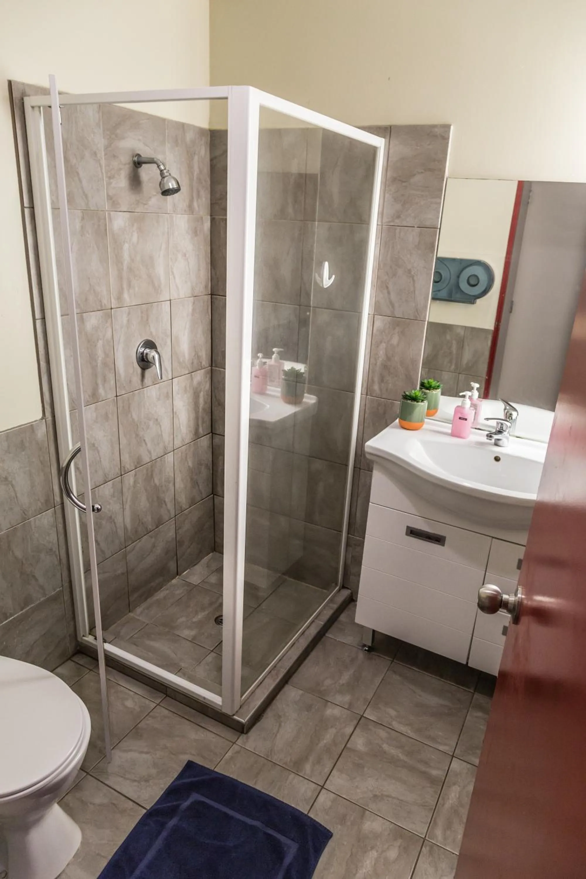 Shower in Choice Backpackers