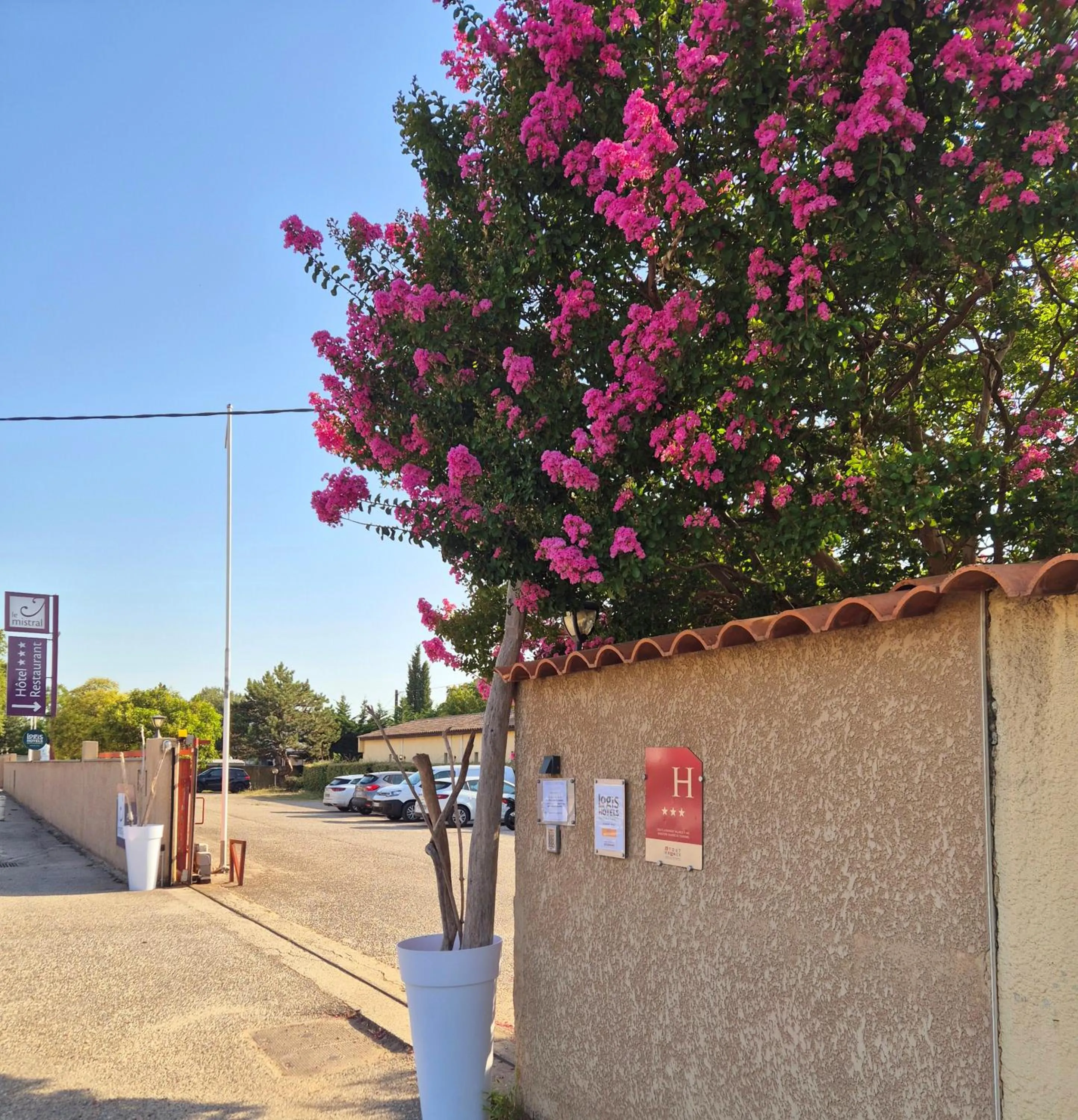 Facade/entrance in Logis Hôtel Le Mistral - Restaurant - Montélimar Sud